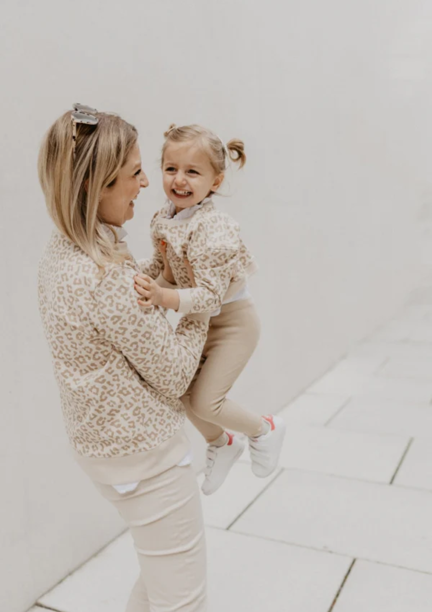 SHOP THE LOOK "MINI ME LEO SWEATER" - SPARE 15% IM WARENKORB