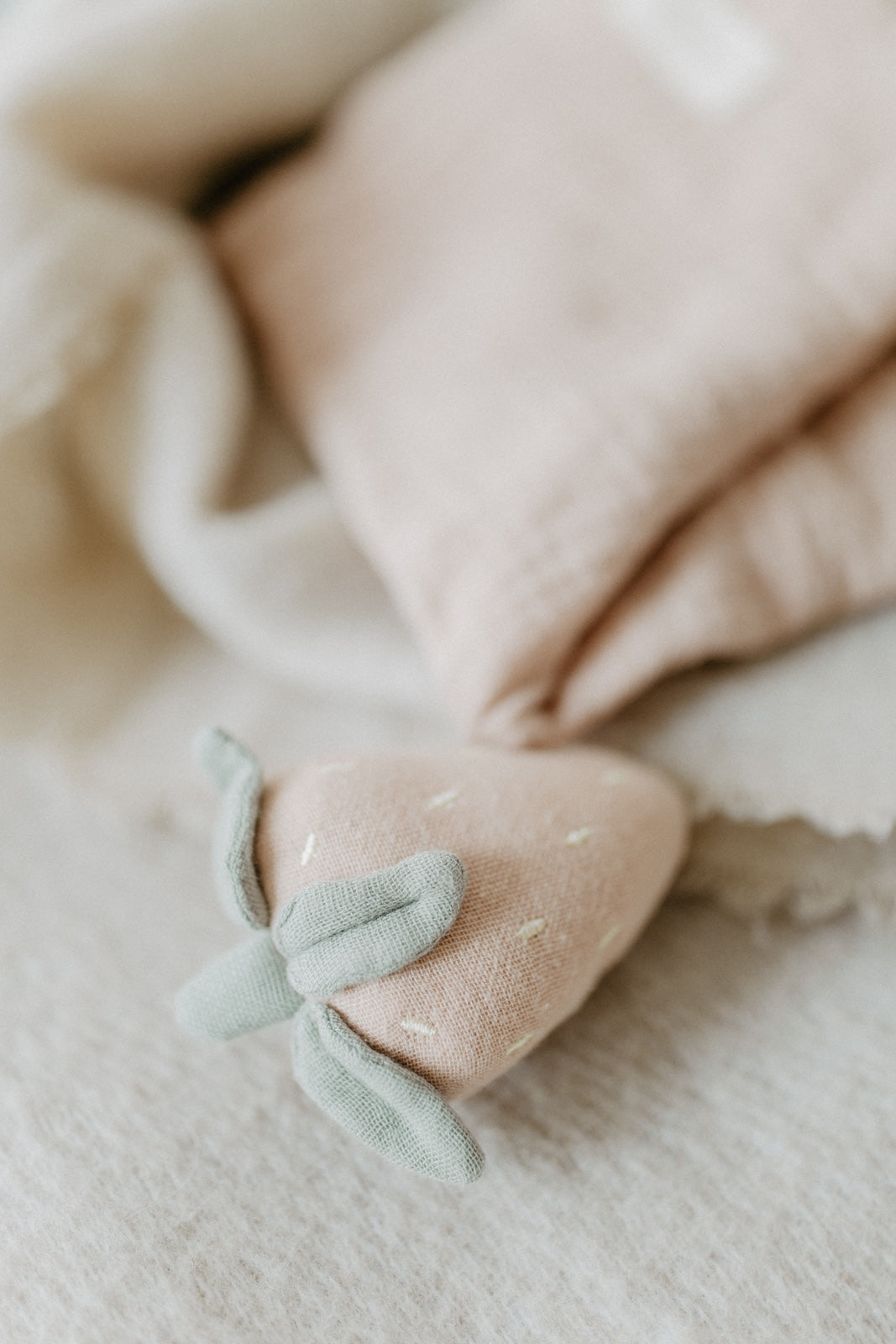 Baby Kuscheltuch aus Musselin 'strawberry'