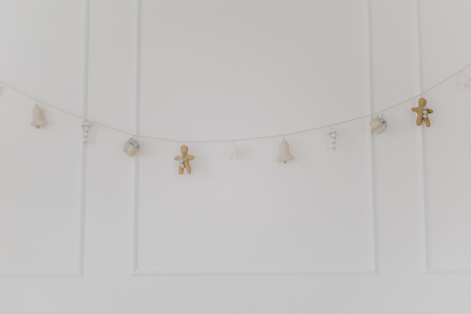 Weihnachtsgirlande 'blue gingerbread man, stars & present'