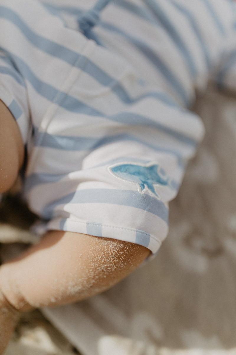 Badeshorts 'blue stripes' mit Hai-Patch
