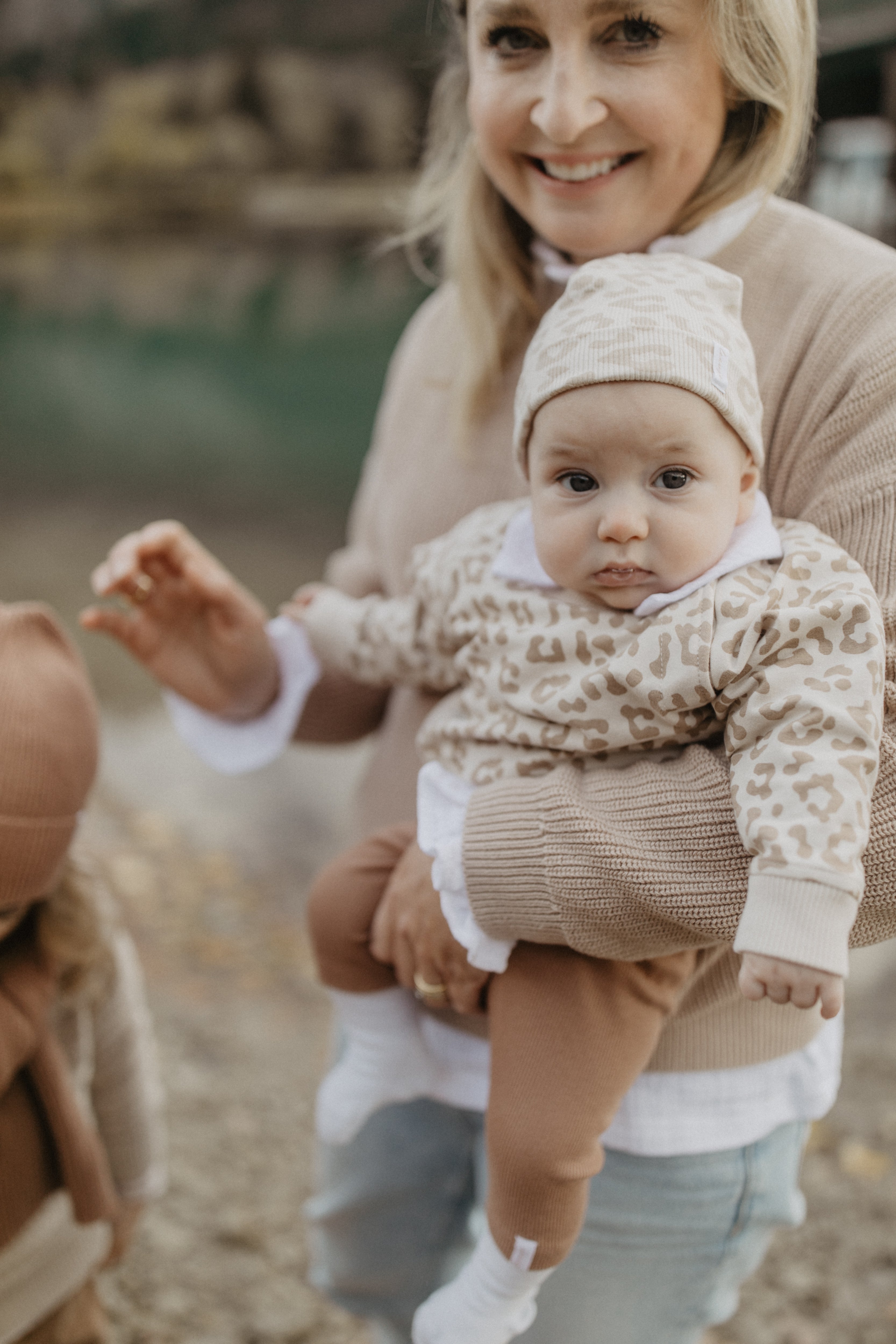 Baby-Pullover mit Leoprint