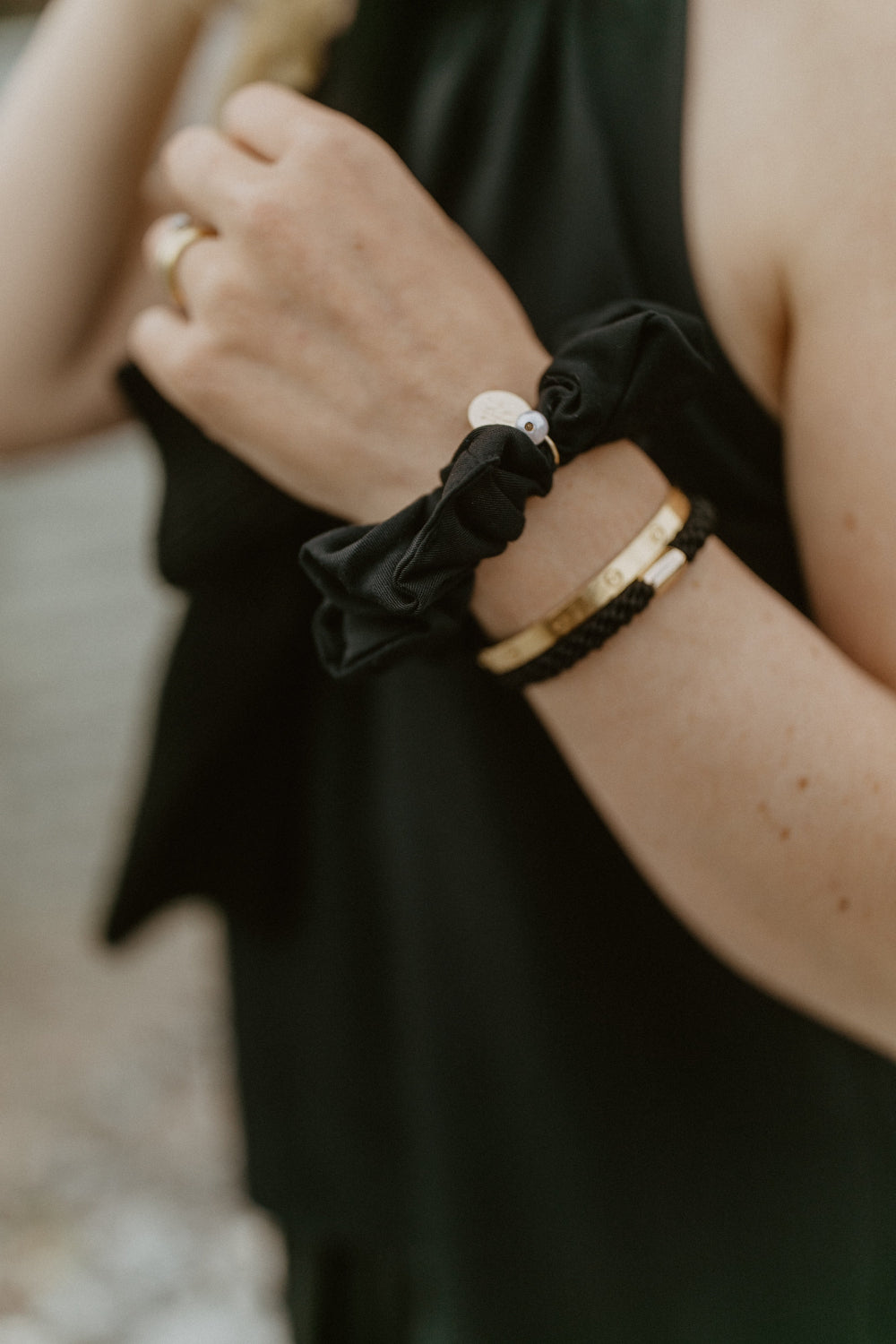 Scrunchie aus weichem Stoff in "Black"