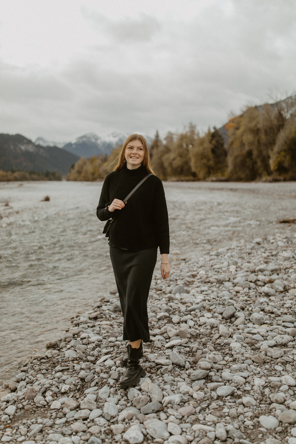 Midi-Rock „Black“ mit hoher Taille