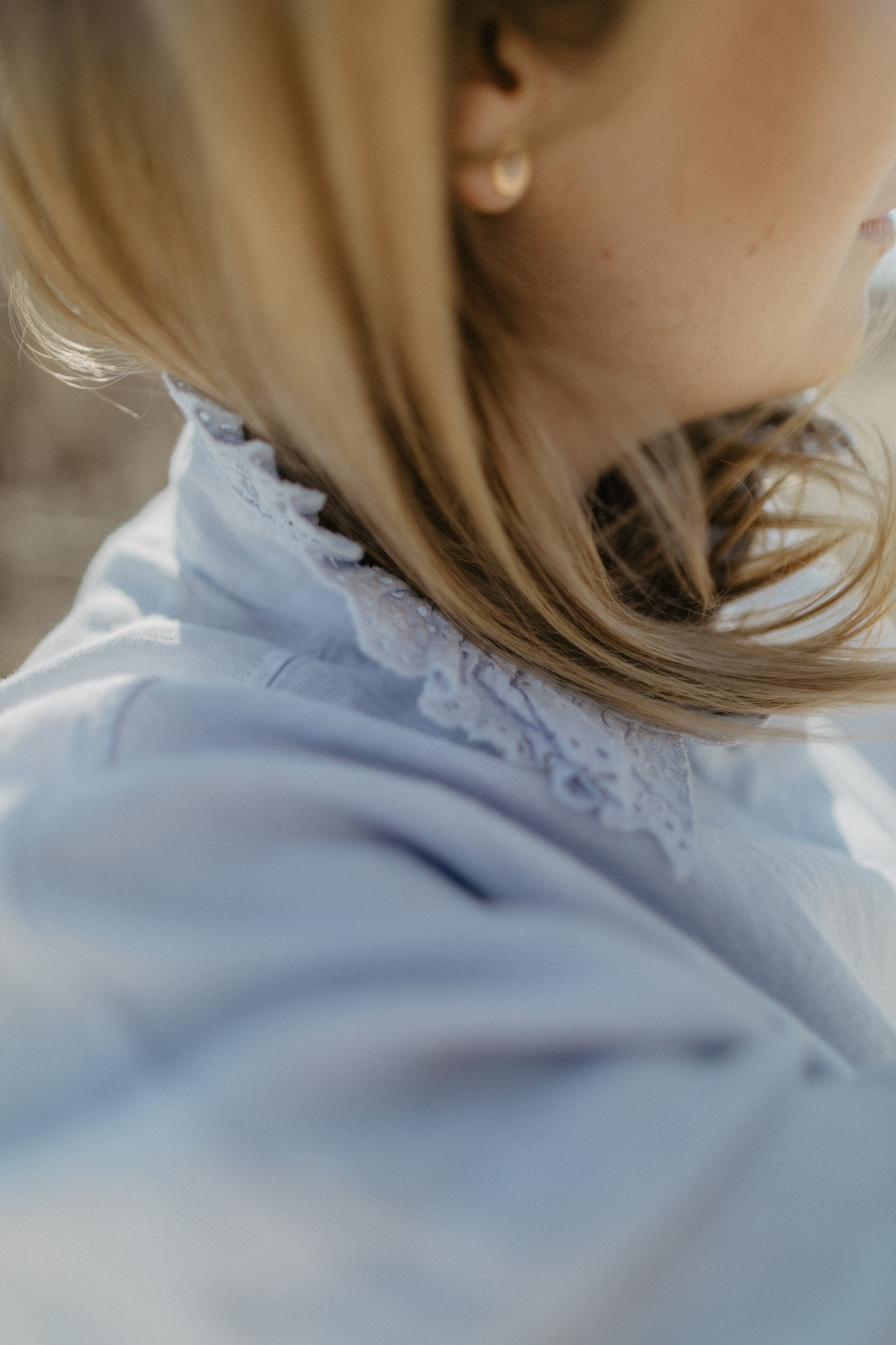 01.01.12 — The Linen Blouse / Horizon