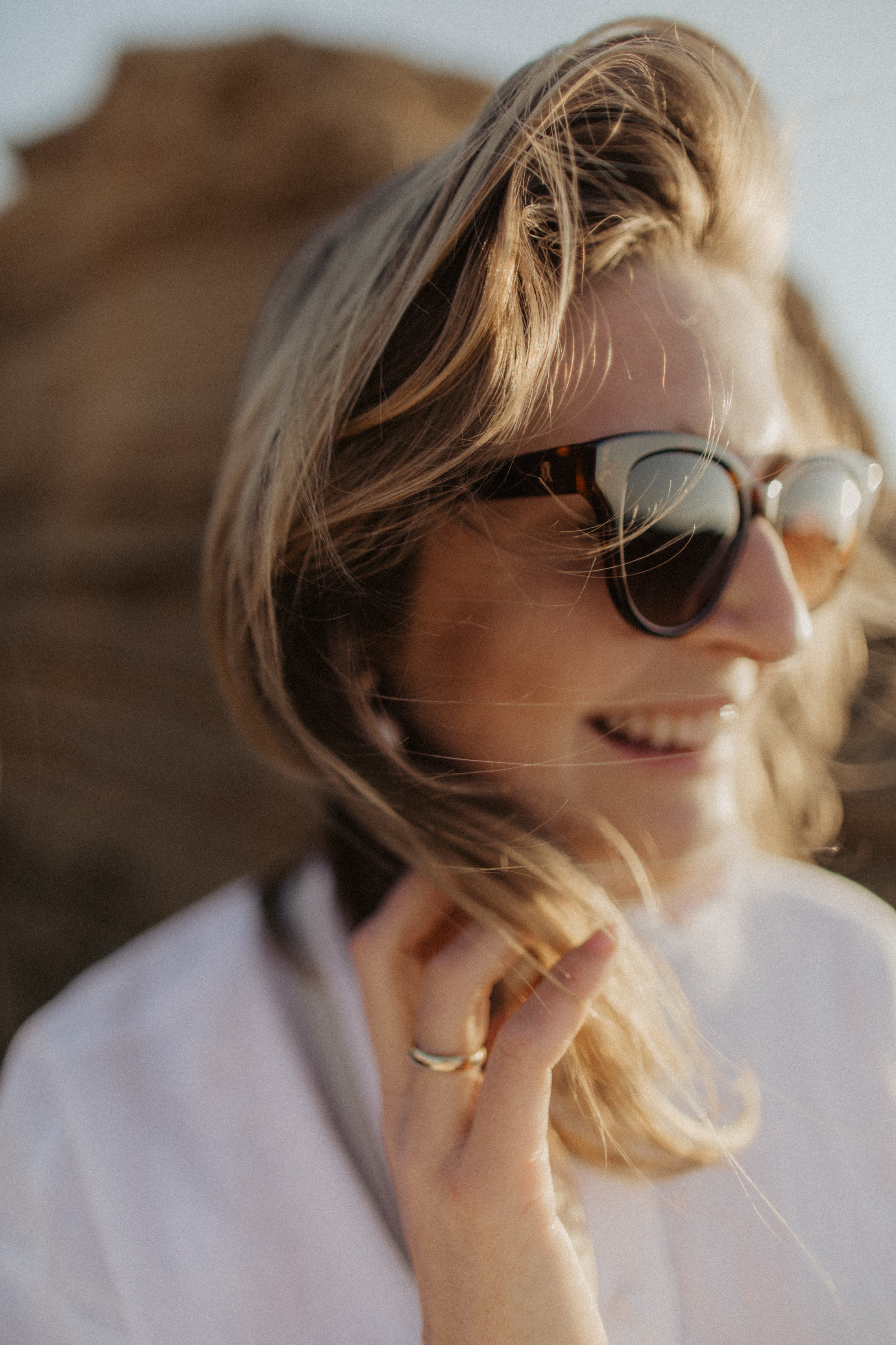 01.07.33 — The Sunglasses / Brown 'I AM INDEPENDENT'