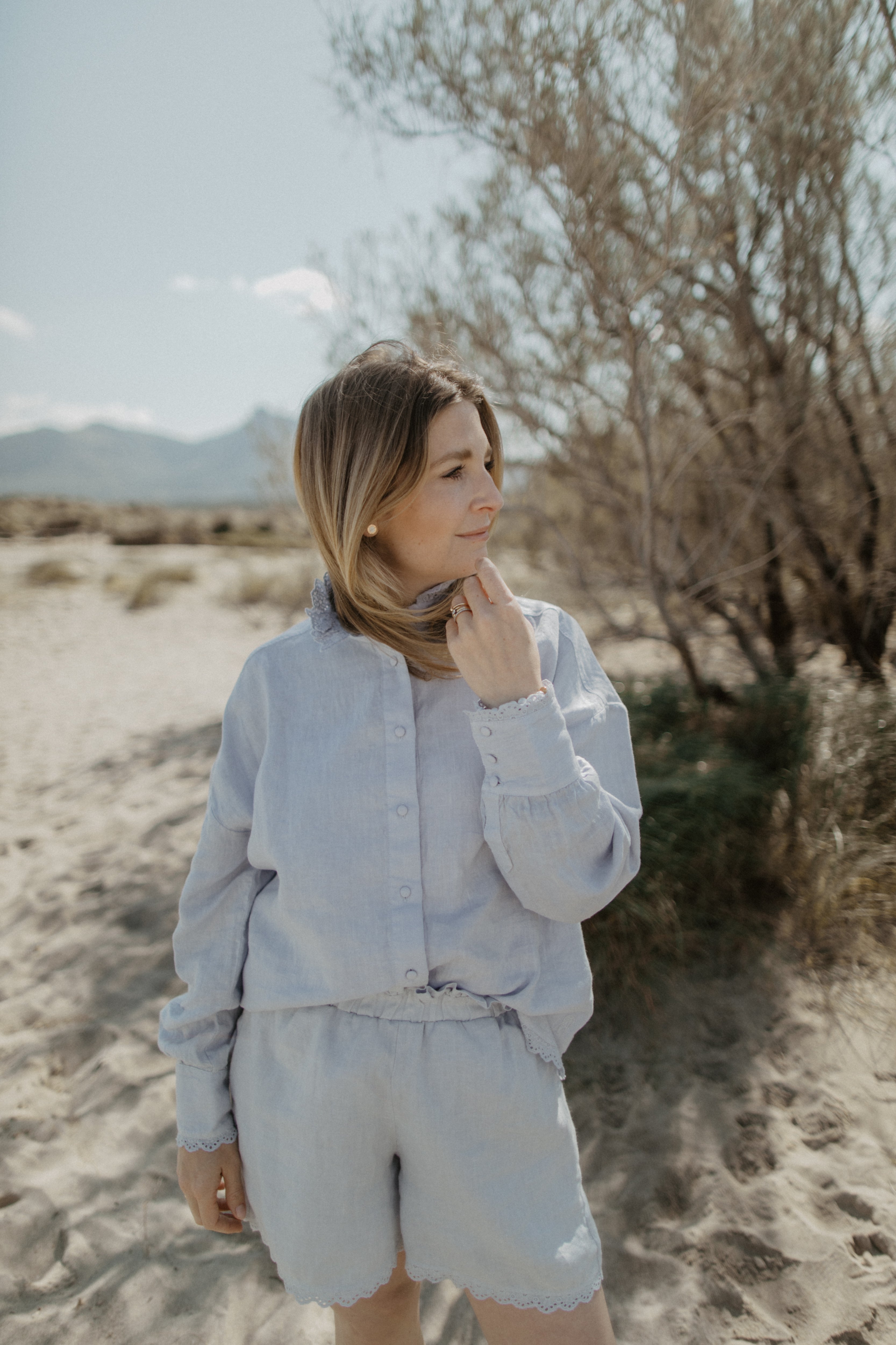 01.01.12 — The Linen Blouse / Horizon