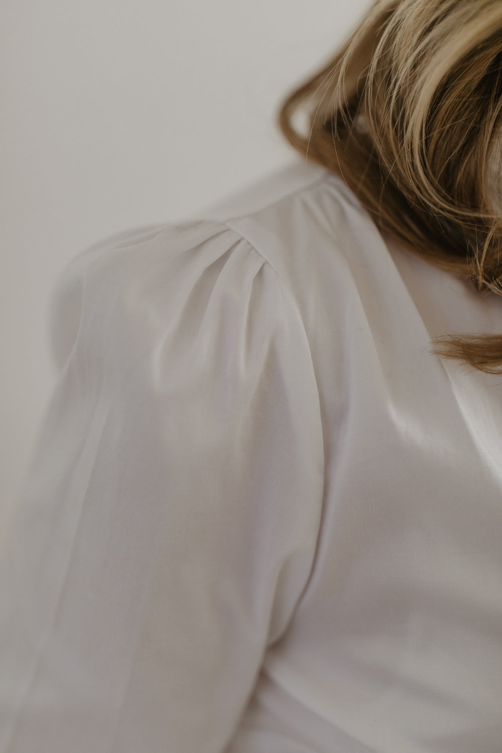 01.01.05 — The Lace Blouse / White