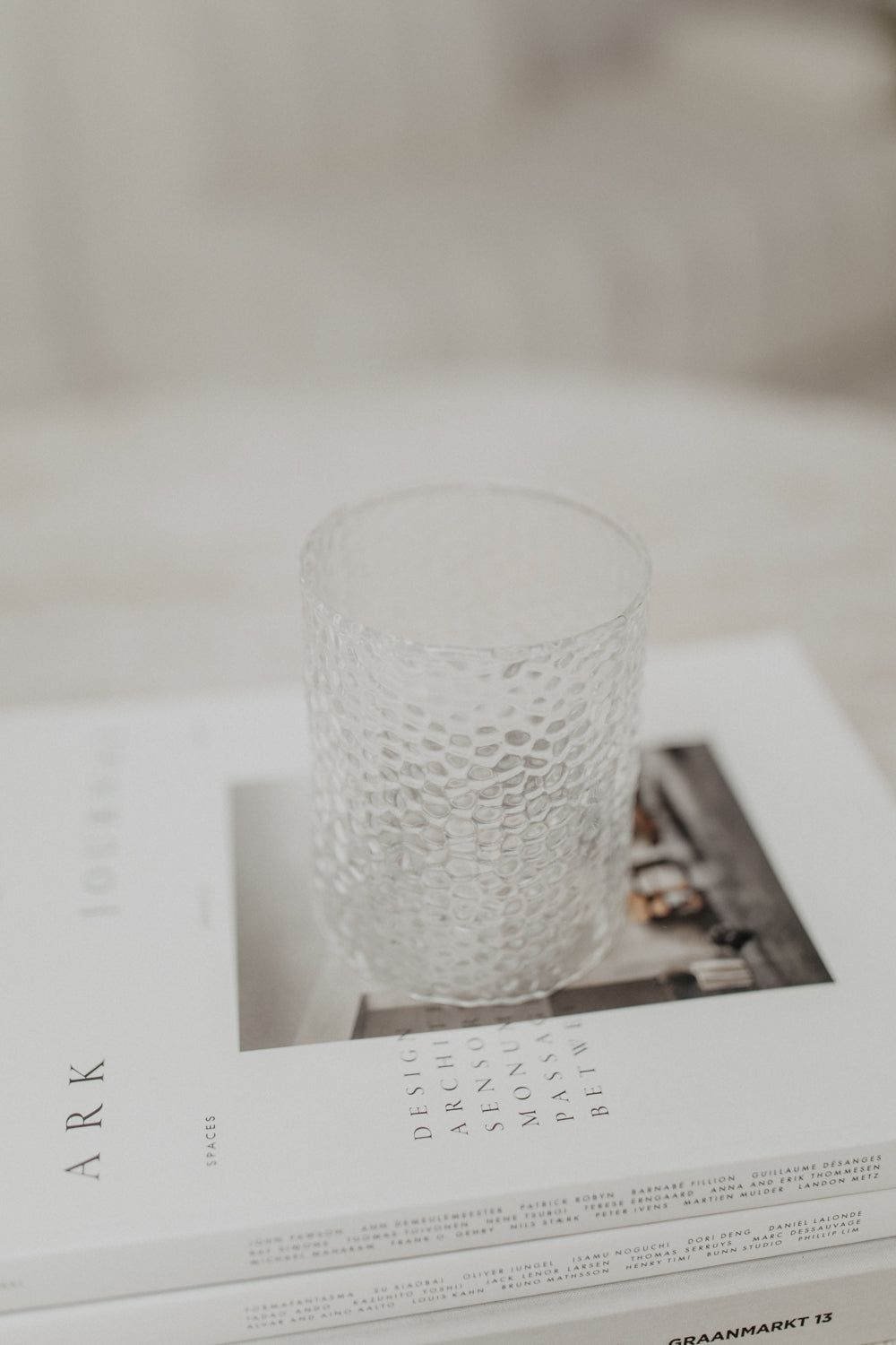 01.08.30 — The Airy Pot Small / Clear