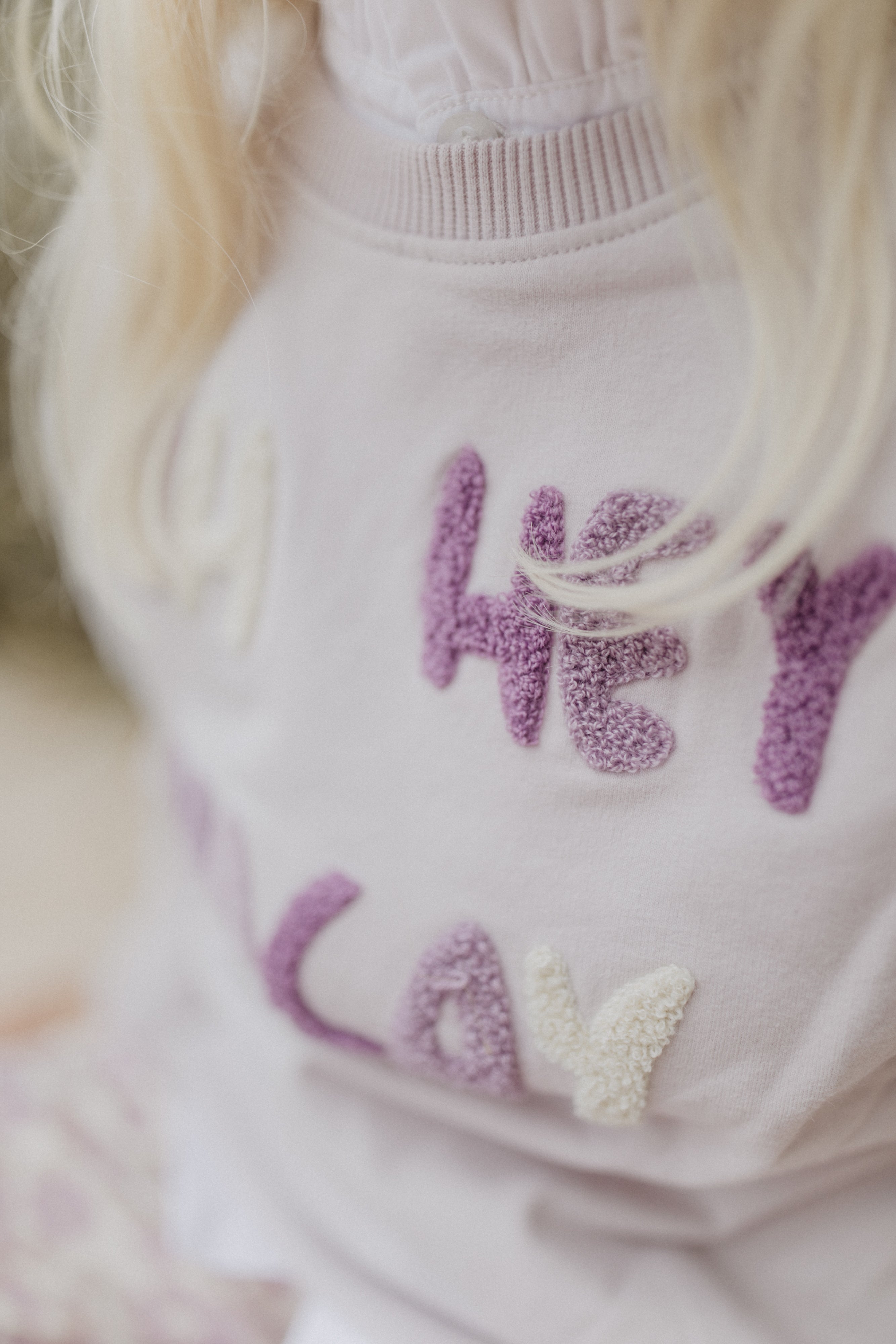Sweatshirt 'Oh Hey Vacay' in Lavender