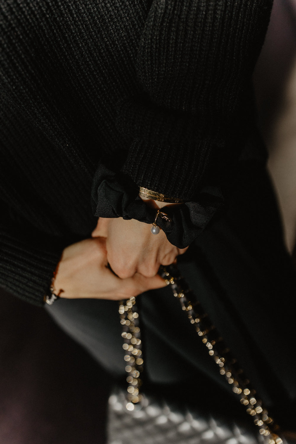 Scrunchie aus weichem Stoff in "Black"