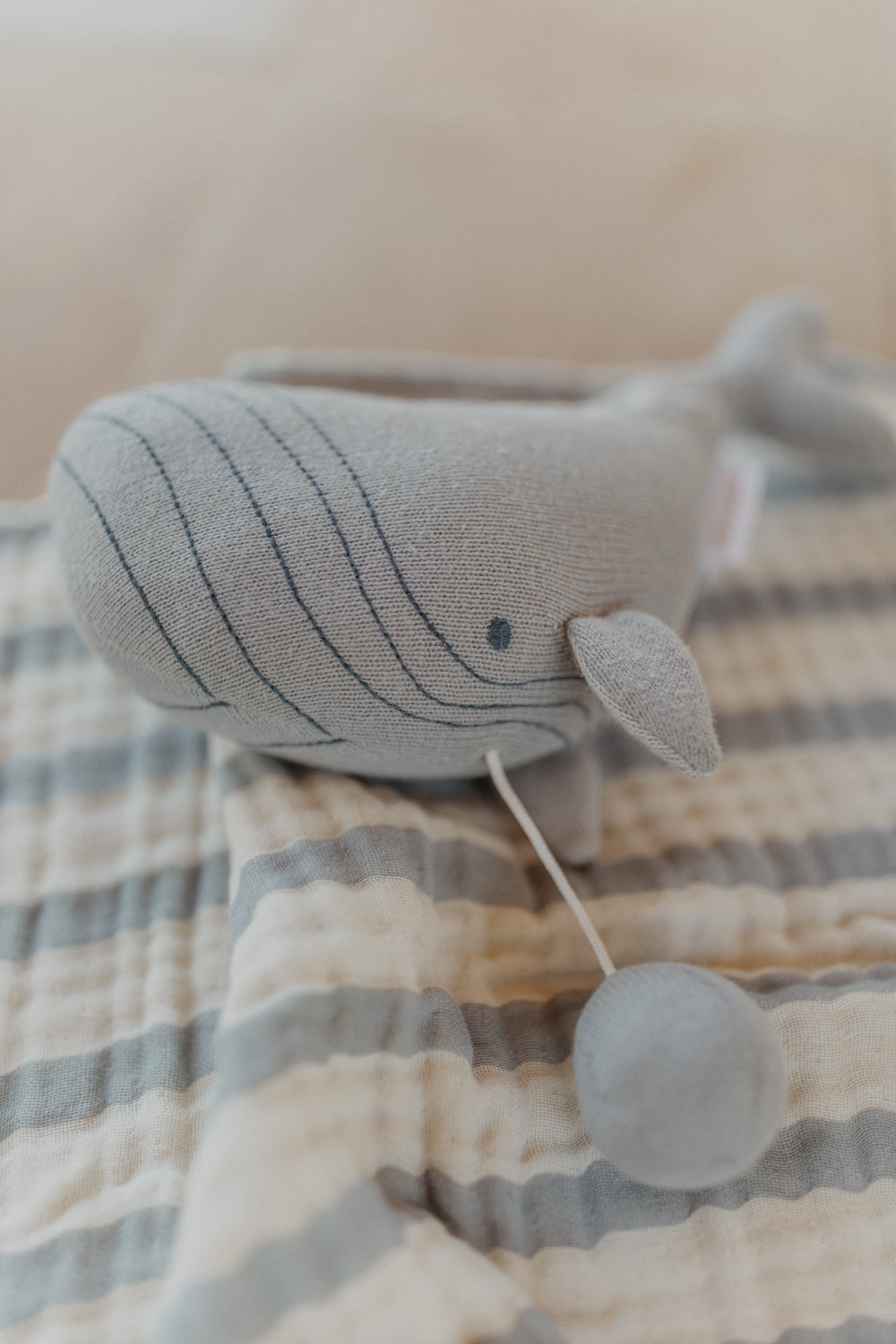 Music box 'whale'