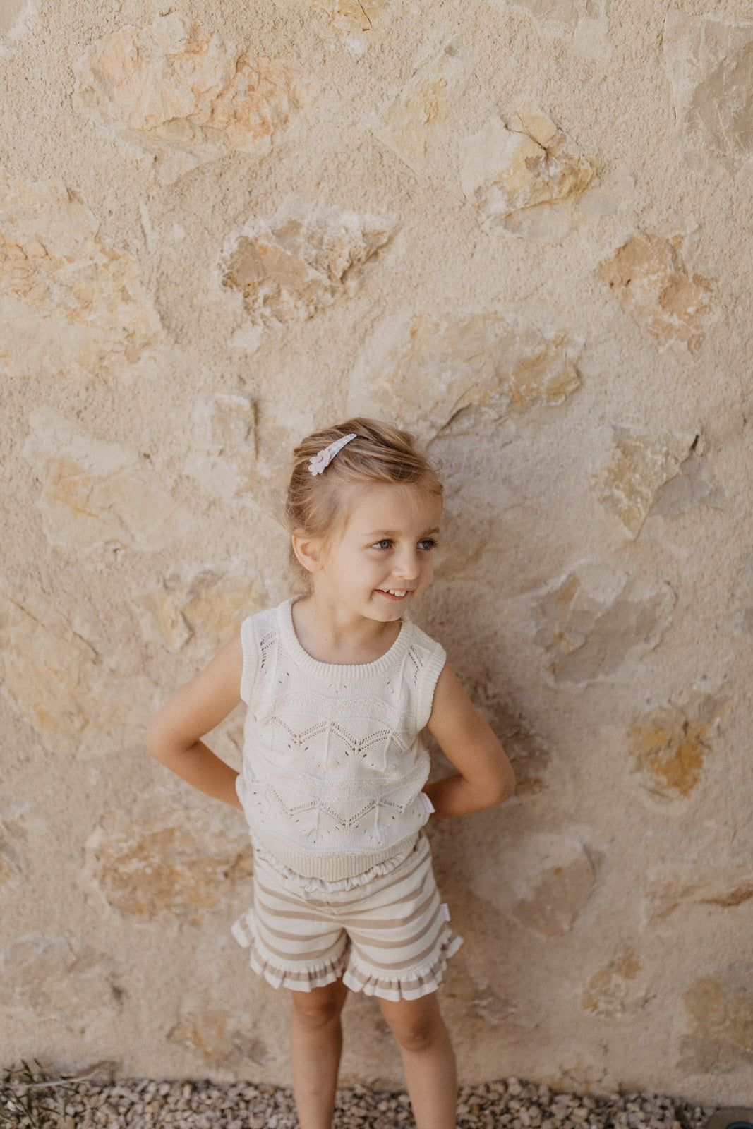 Shorts 'beige stripes' mit Rüschensaum