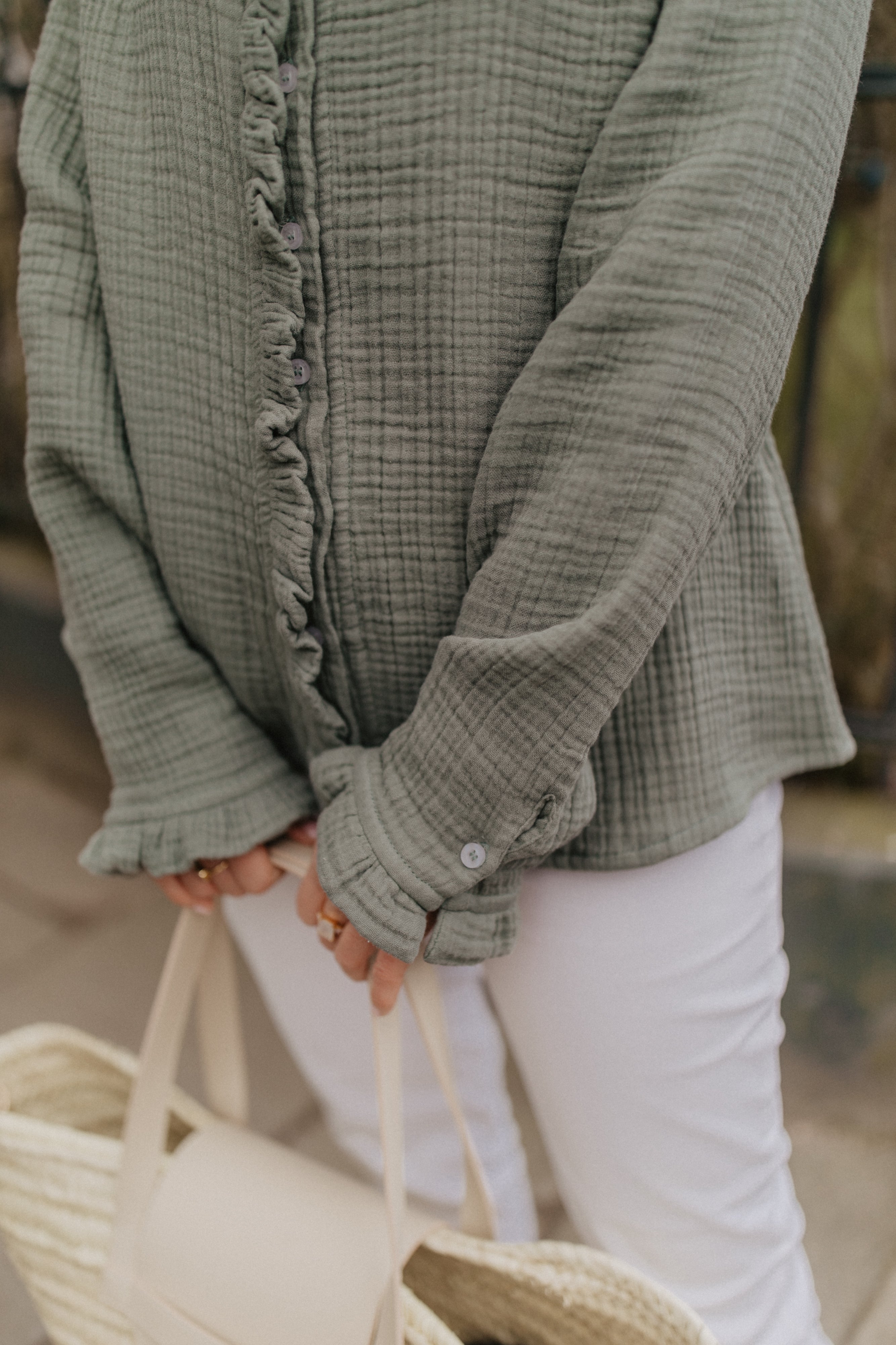 leevje by AM Musselinbluse Rozanne 'green'