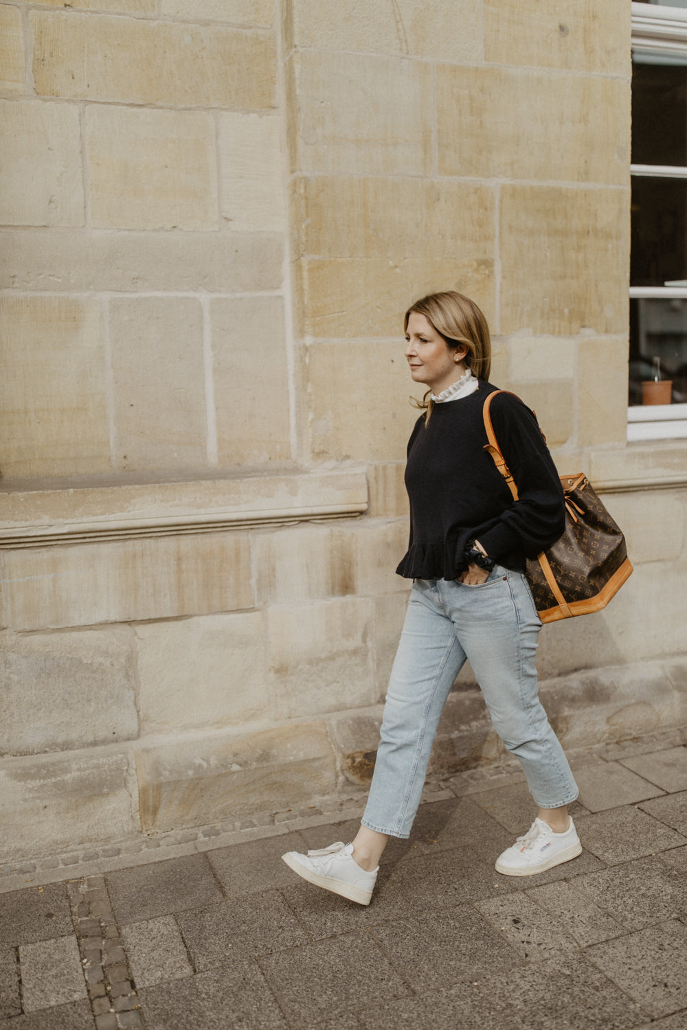 Feinstrickpullover mit Rüschenbund aus Wolle 'Navy'