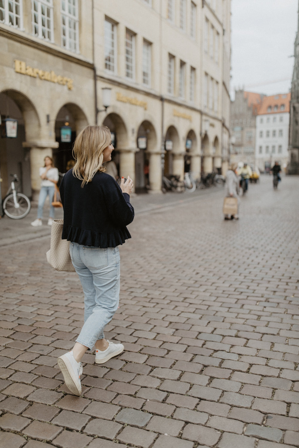 Feinstrickpullover mit Rüschenbund aus Wolle 'Navy'
