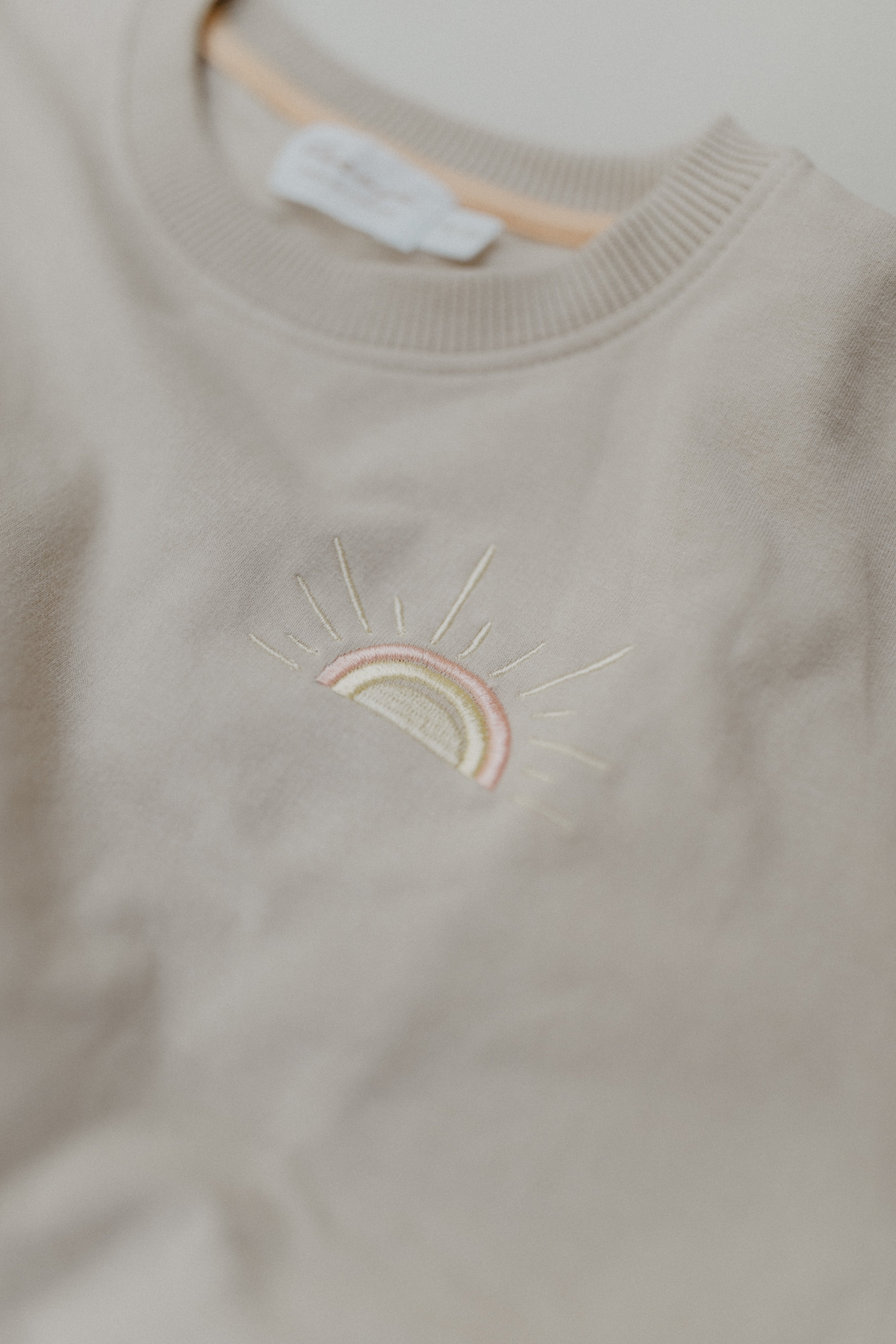 Unisex Sweatshirt with Sun 'Oh Hey Vacay'