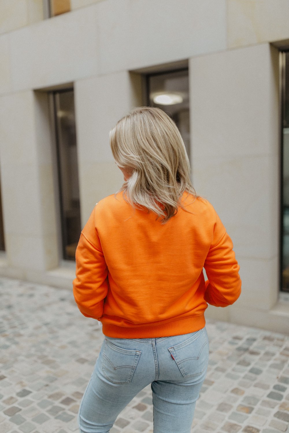 leevje by AM Sweater 'New York' orange mit Zierknöpfen