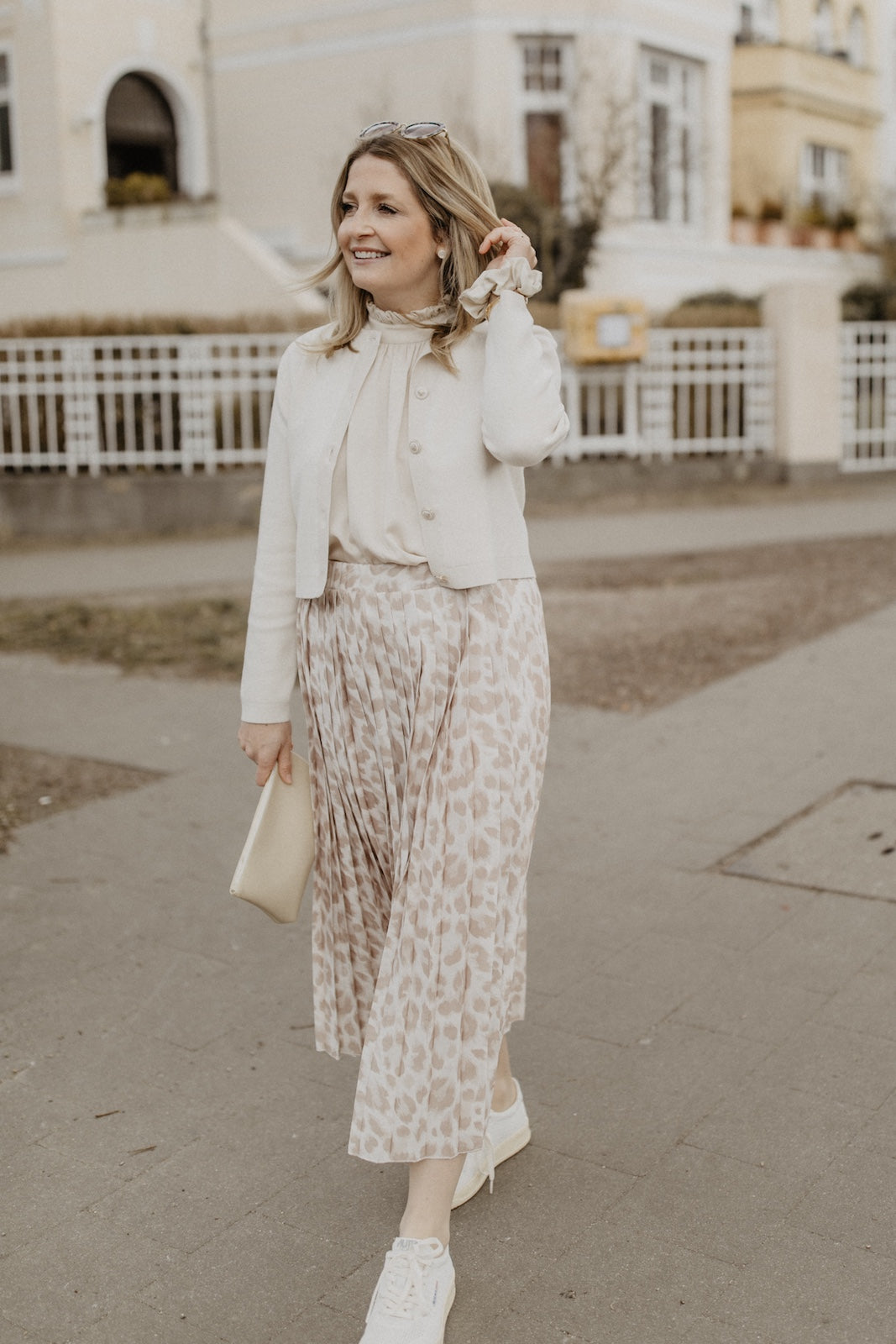 leevje by AM Cardigan 'Chloé' sand