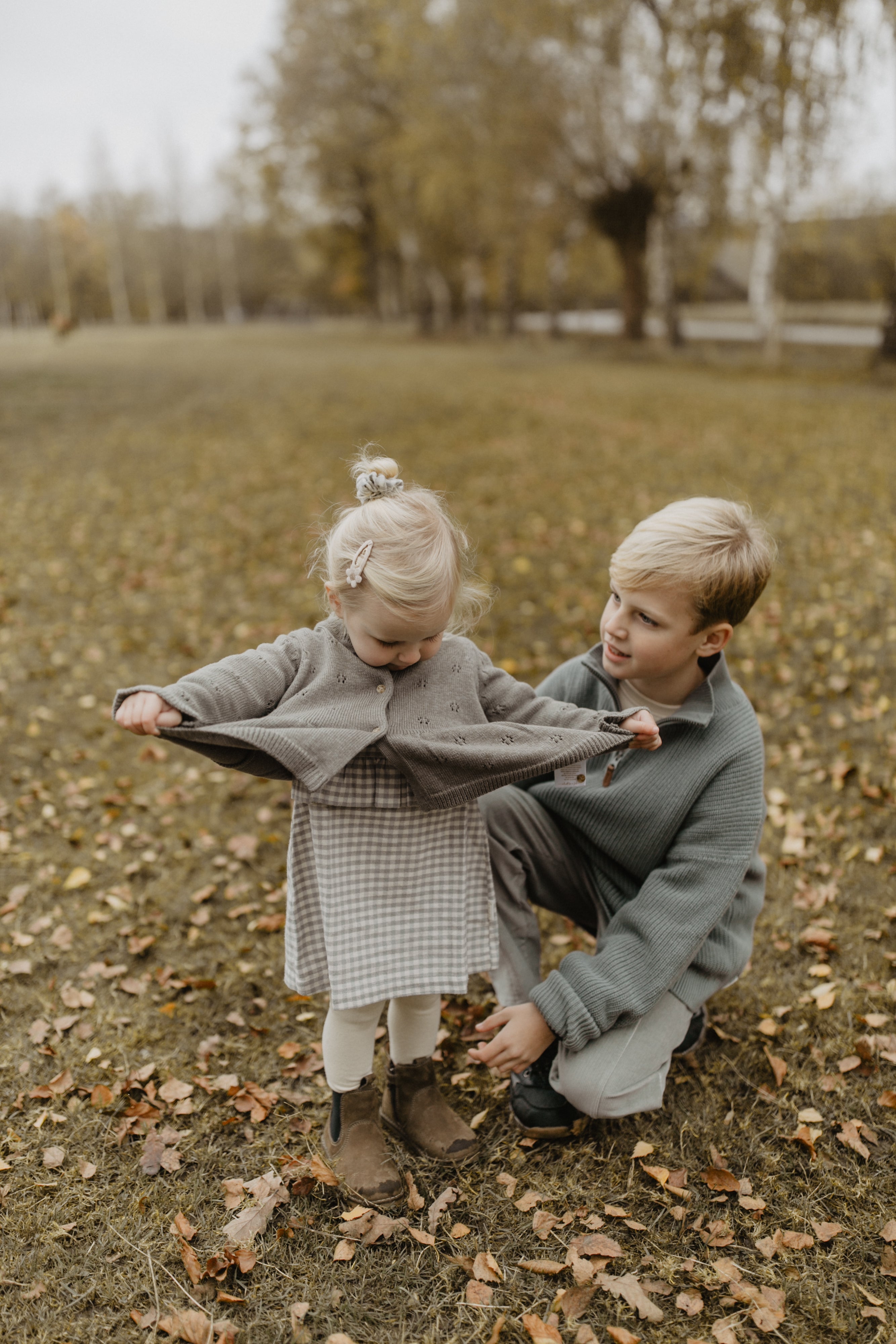 Lochstrick Cardigan 'green' mit Schößchen