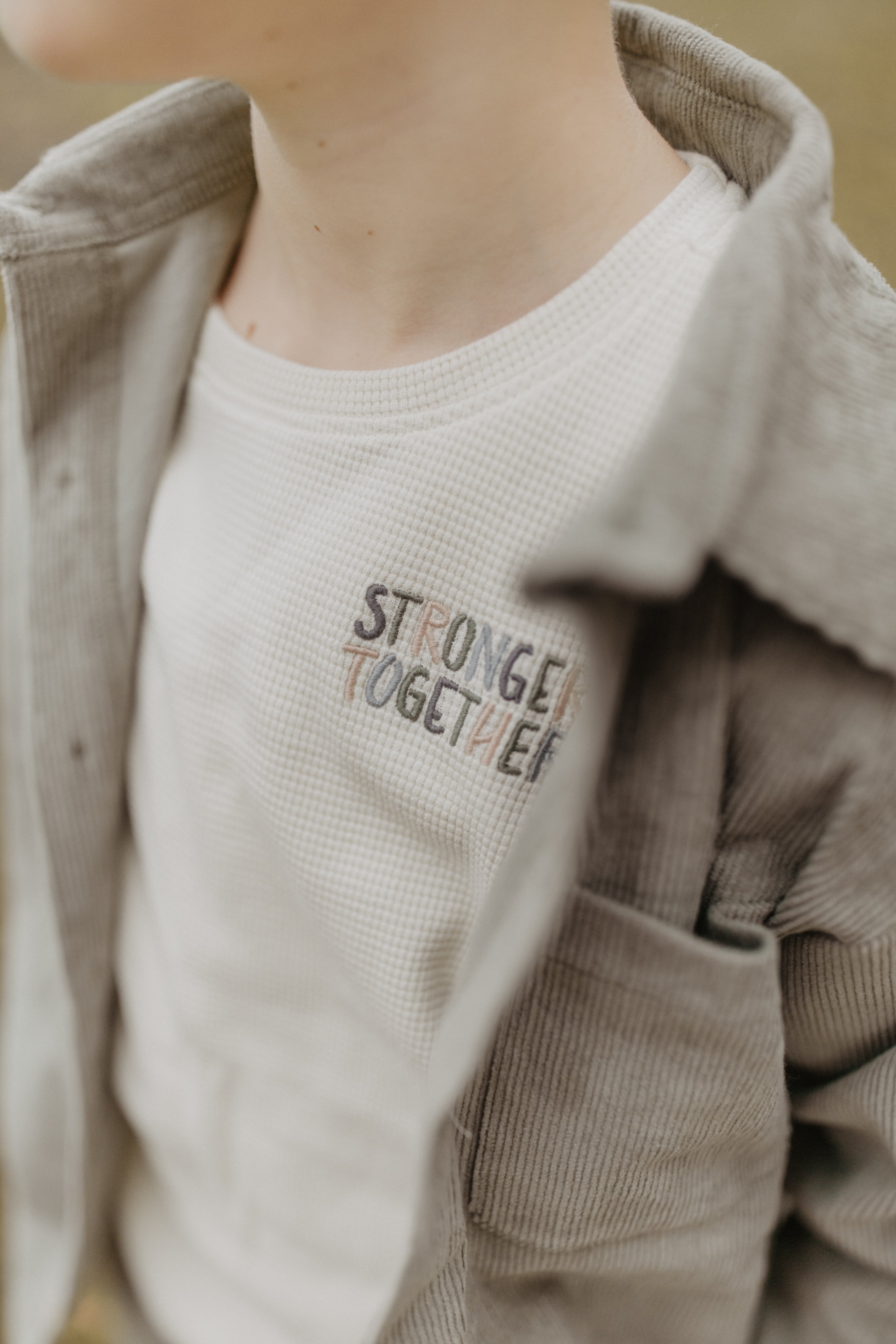 Longsleeve 'stronger together' aus Waffle Piqué
