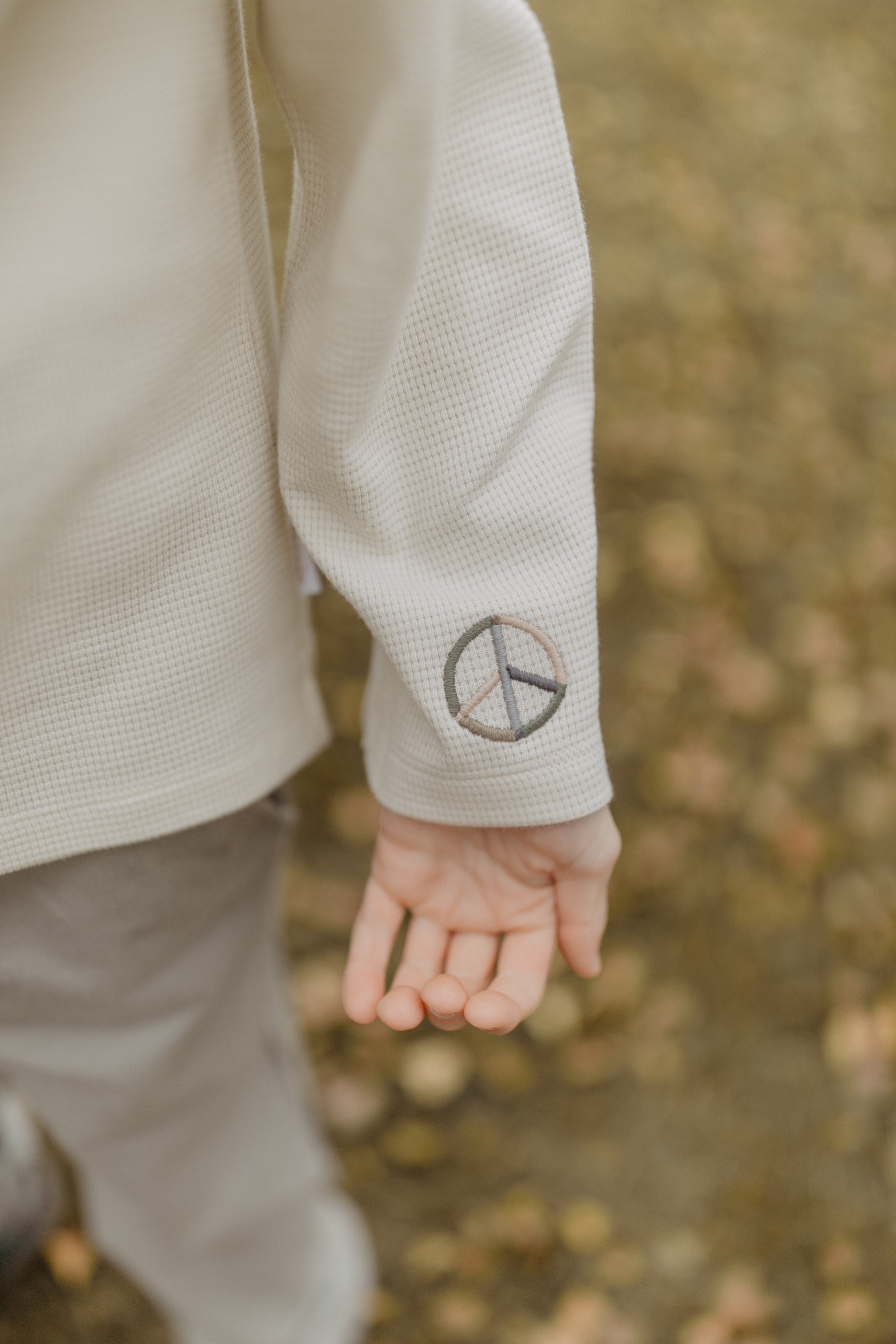 Longsleeve 'stronger together' aus Waffle Piqué