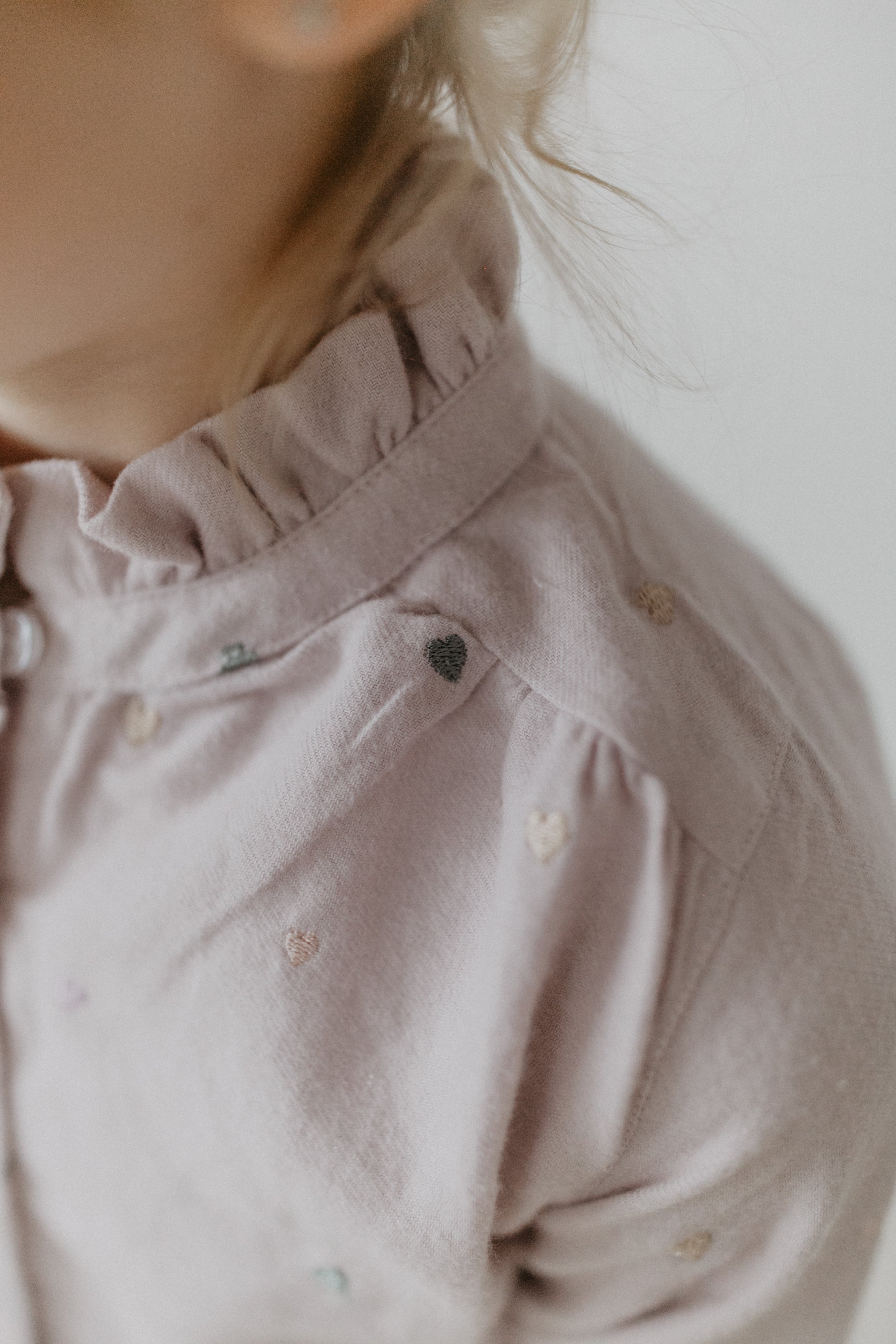 Flanellbluse mit Herzchen-Stickerei und Stehkragen 'lavender'