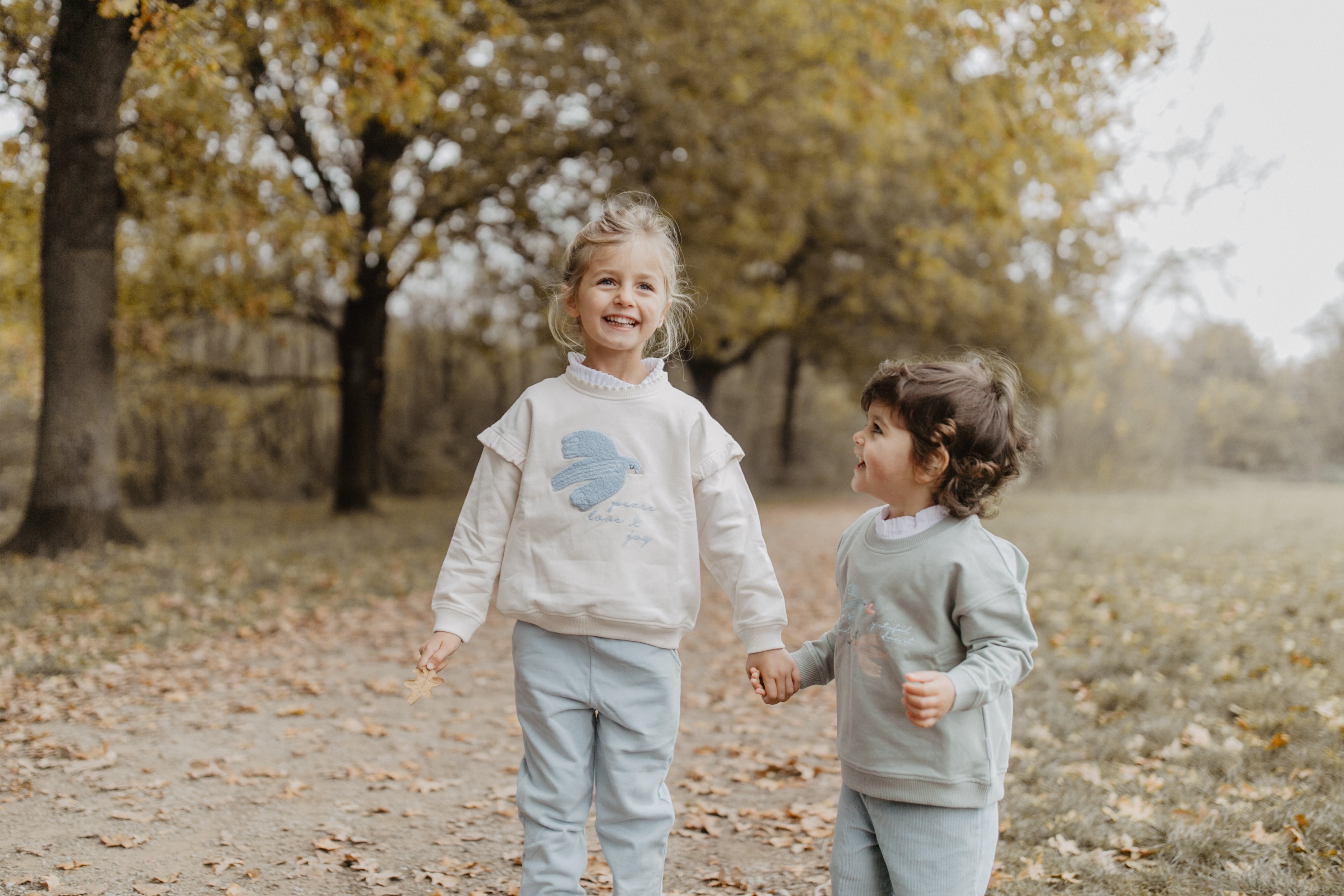 Oversized Sweatshirt 'peace, love & joy' mit Rüschendetails