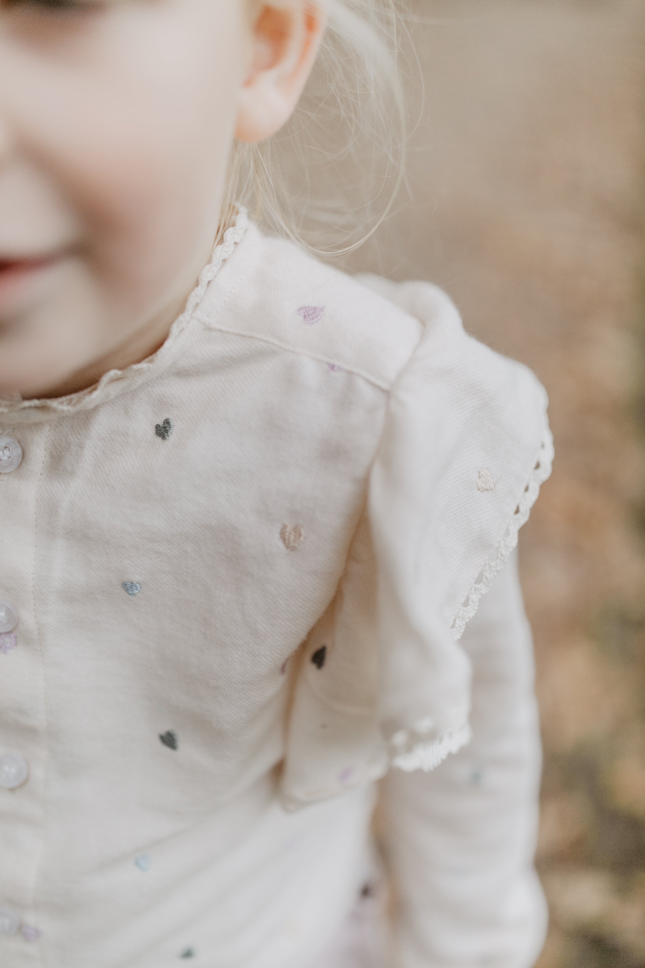 Flanellbluse mit Herzchen-Stickerei und Rüschen 'light beige'