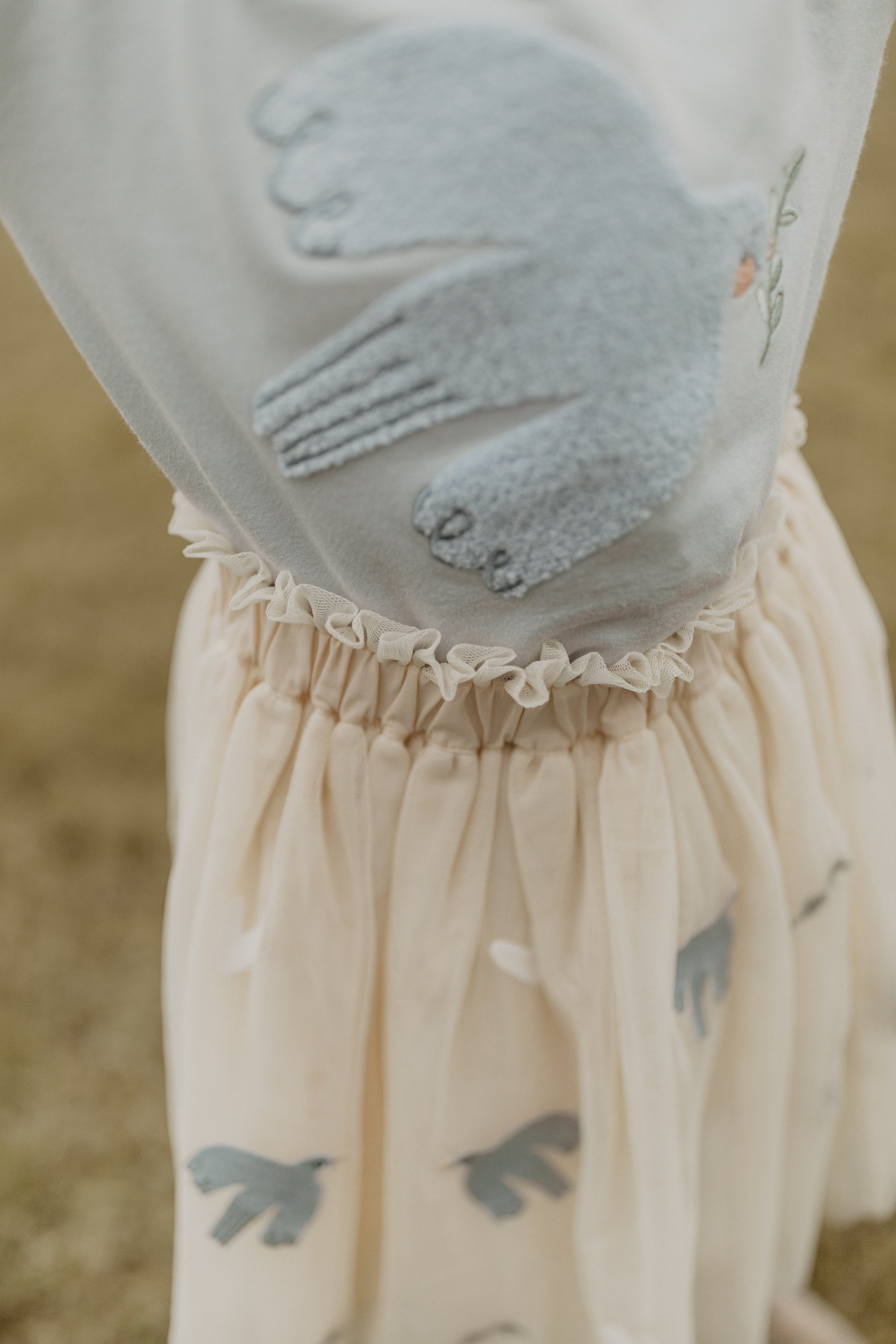 Sweatshirt 'bird' mit Rüschensaum in clear blue
