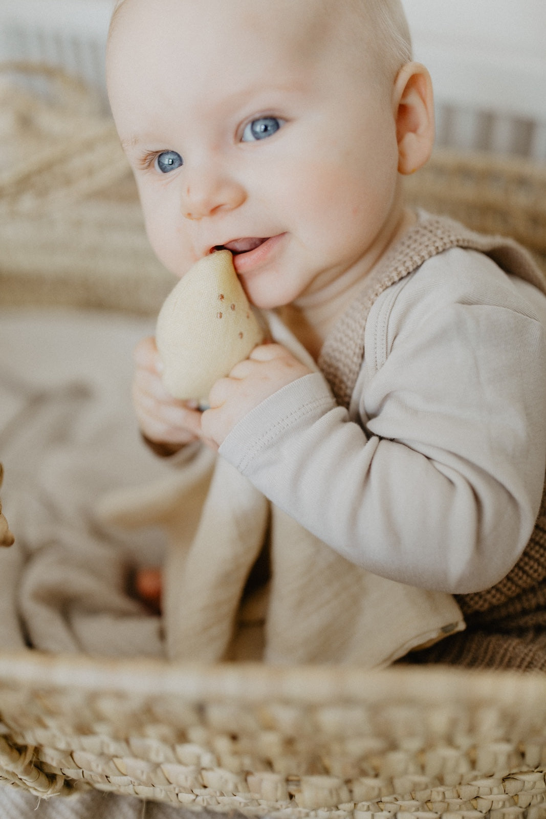 Baby muslin cuddle cloth 'lemon'