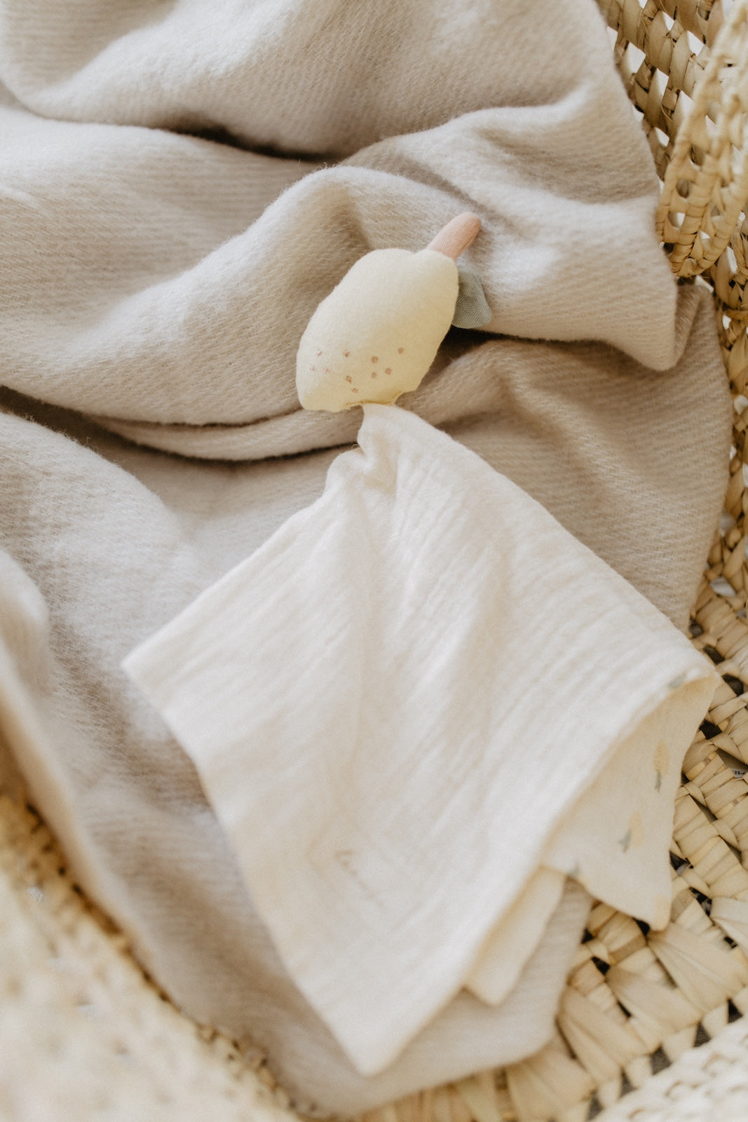 Baby muslin cuddle cloth 'lemon'