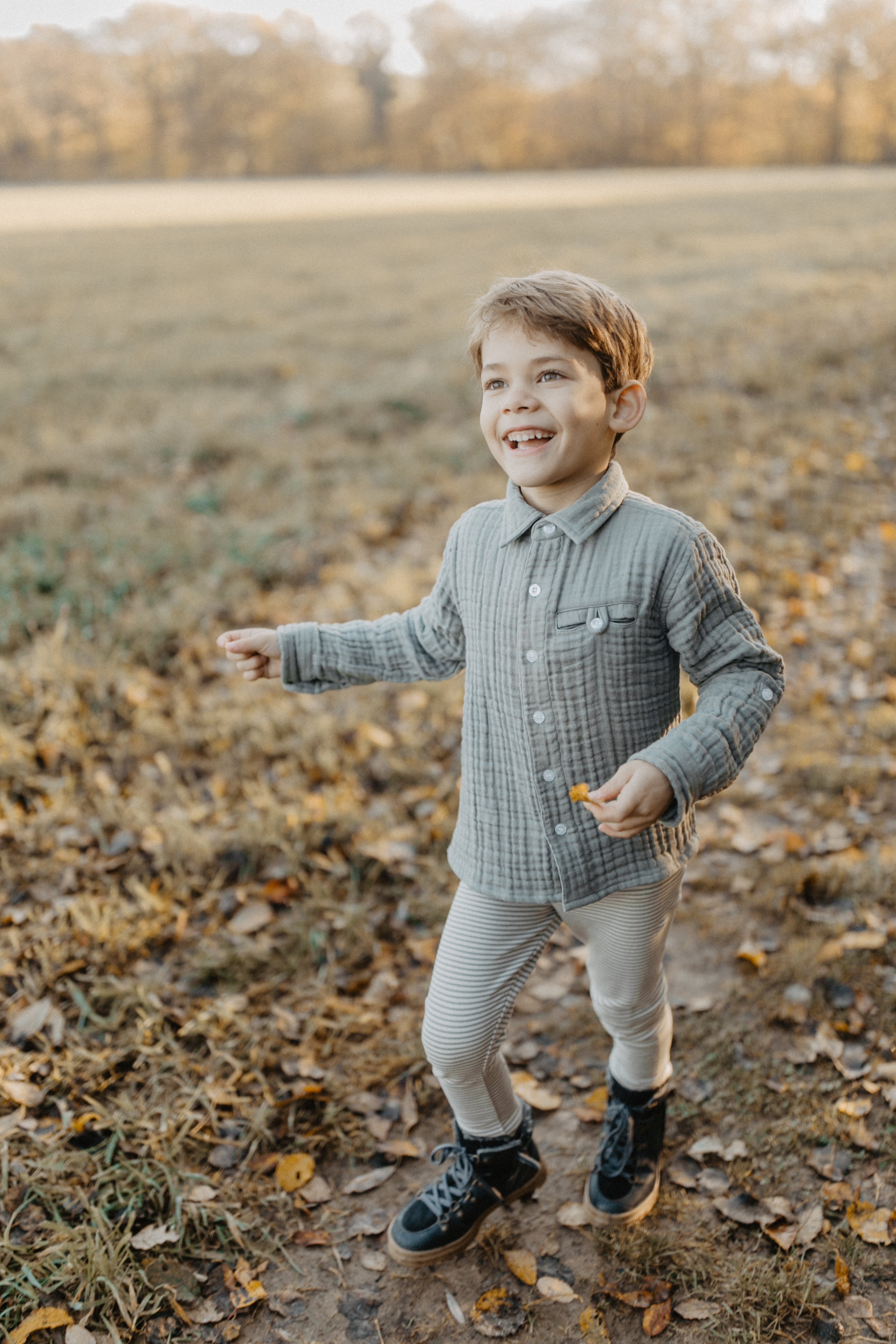 Muslin shirt 'green' with full-length button placket