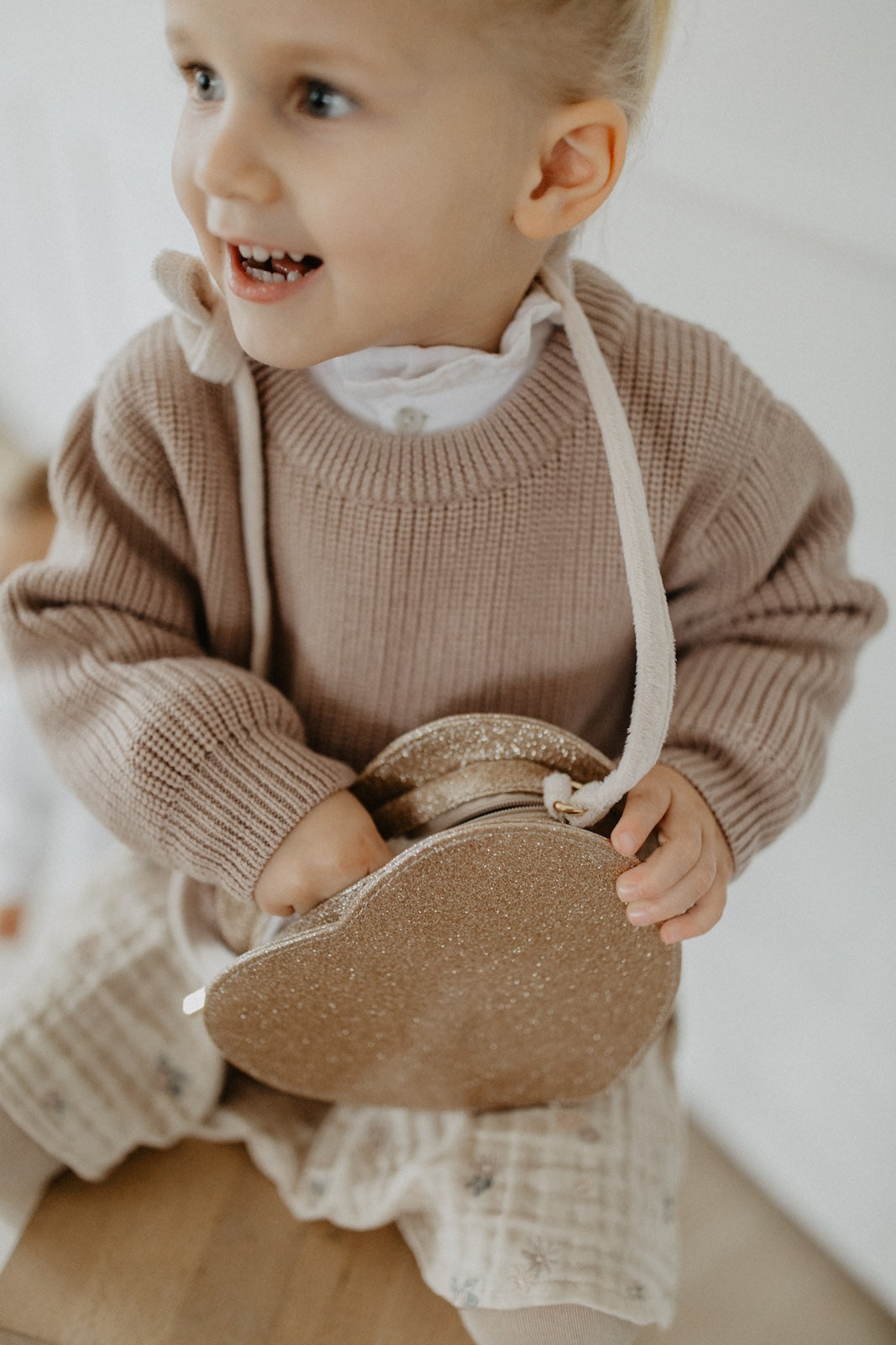 Kinderhandtasche zum Umhängen 'glitter heart'