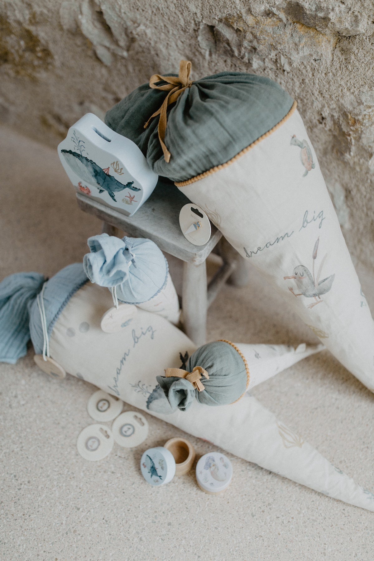 Schultüte groß 'whale' mit Pappkegel und Füllkissen