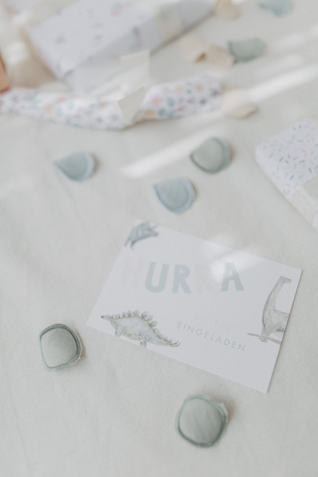 Set of 10 'dinosaur' invitation cards