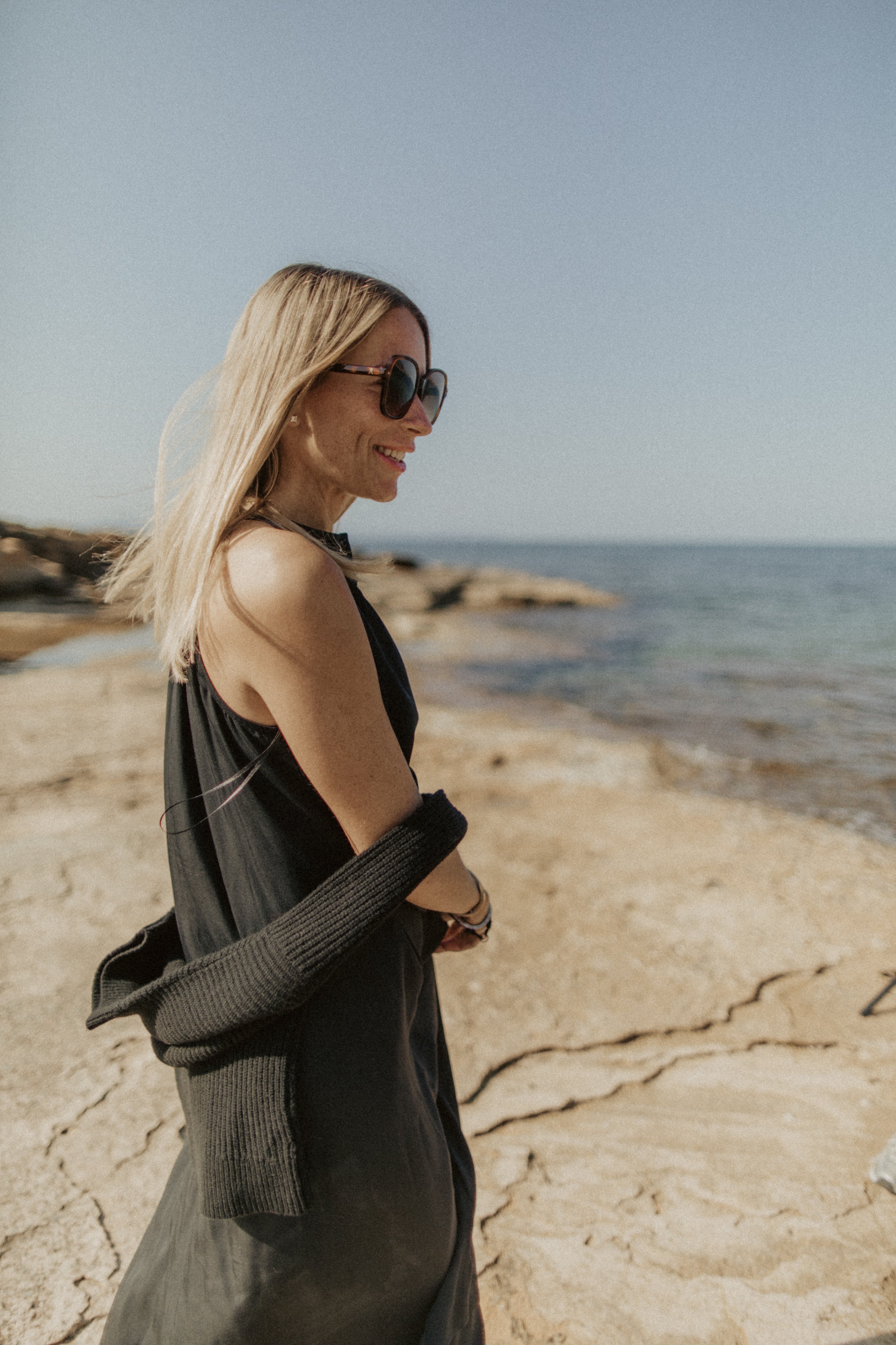 01.07.32 — The Sunglasses / Brown 'I AM CONFIDENT'