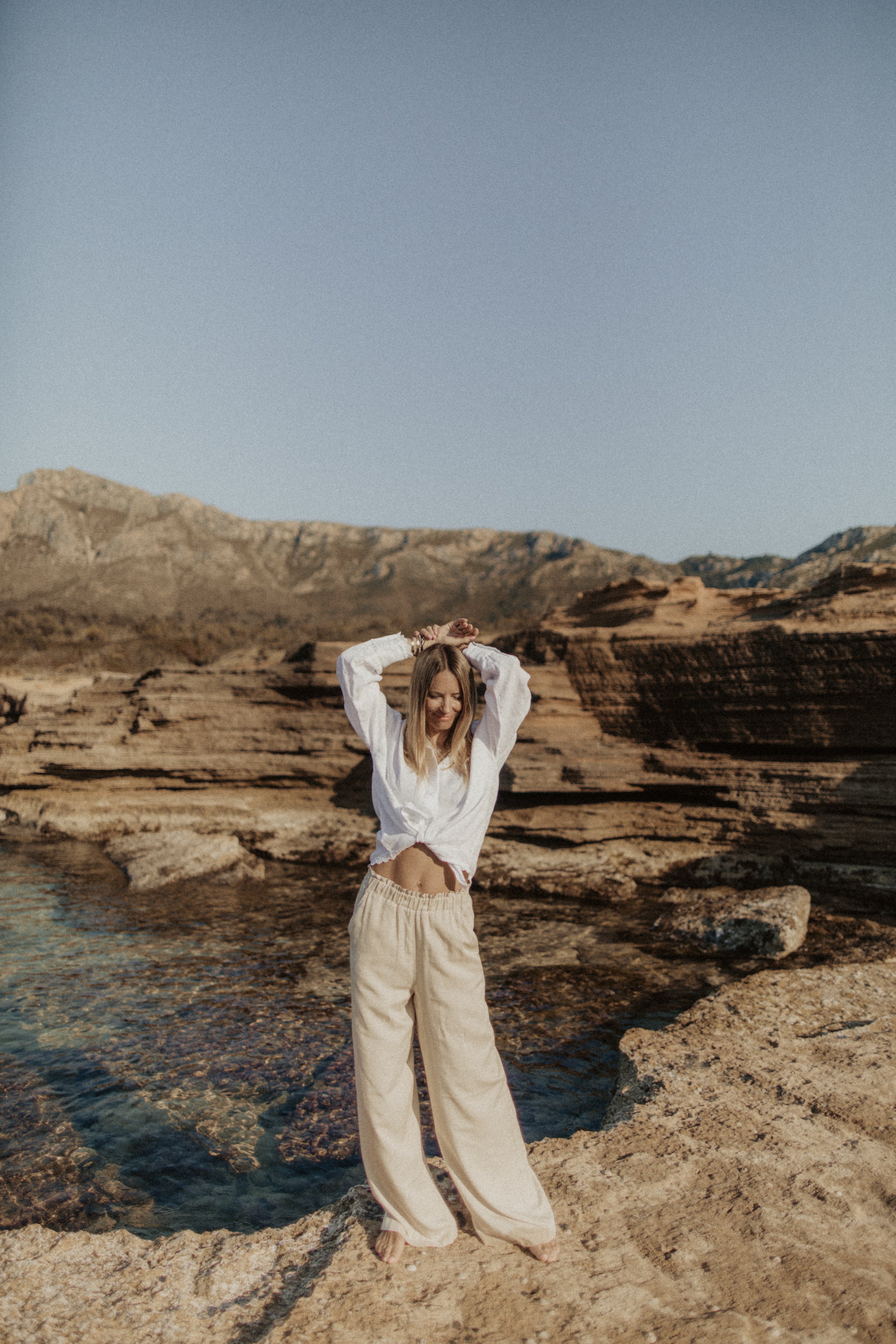 01.01.11 — The Linen Blouse / White