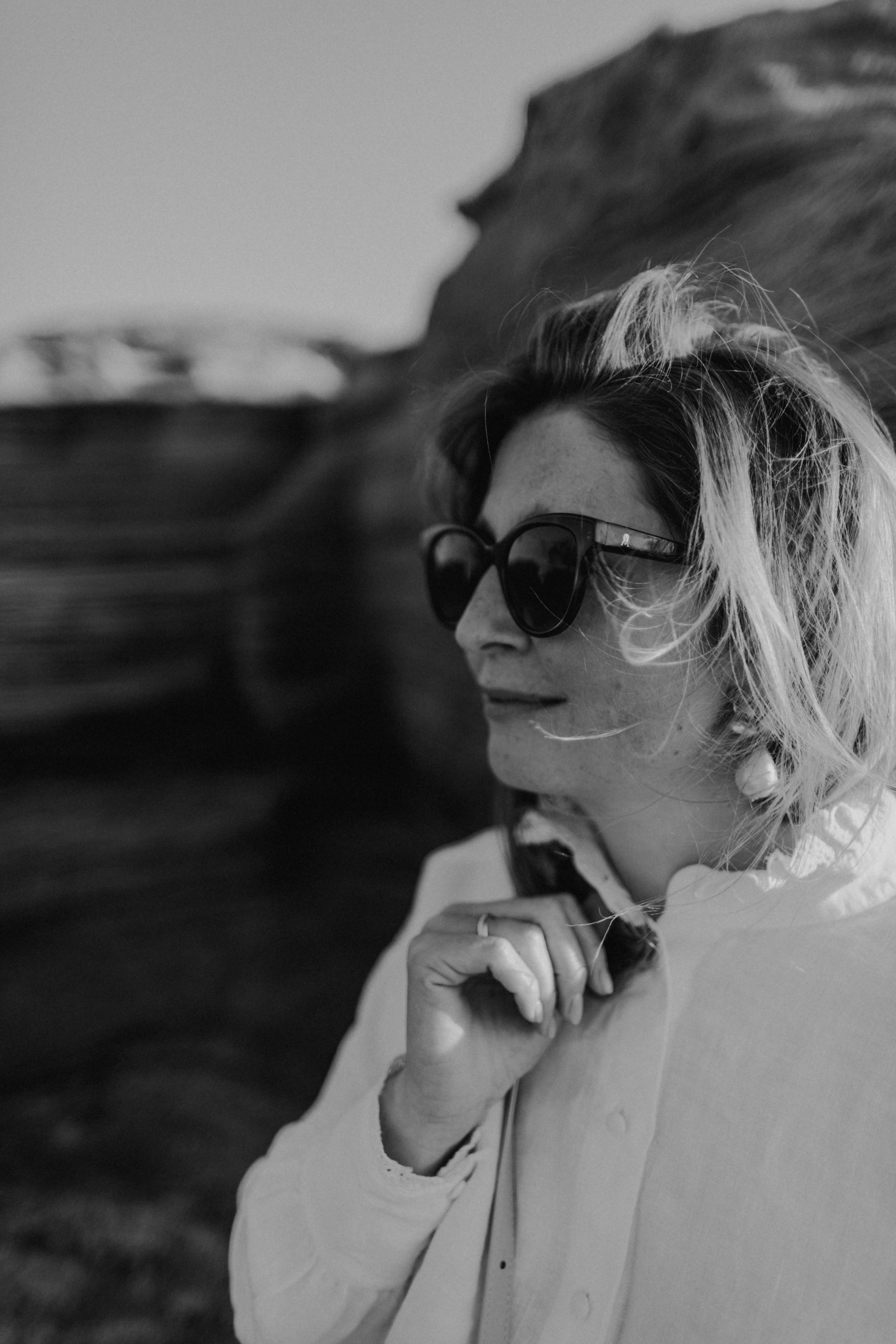 01.07.33 — The Sunglasses / Brown 'I AM INDEPENDENT'