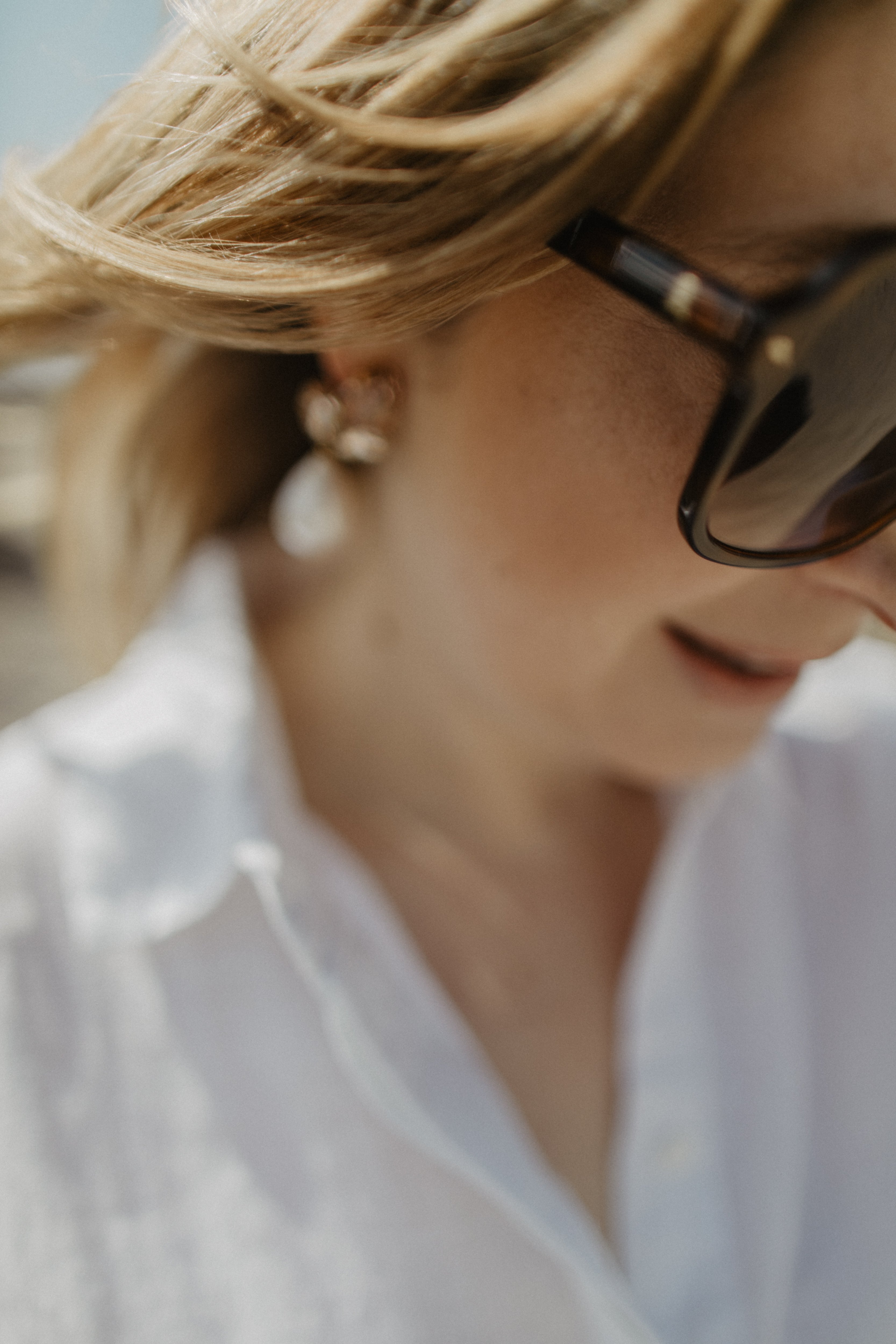 01.07.32 — The Sunglasses / Brown 'I AM CONFIDENT'