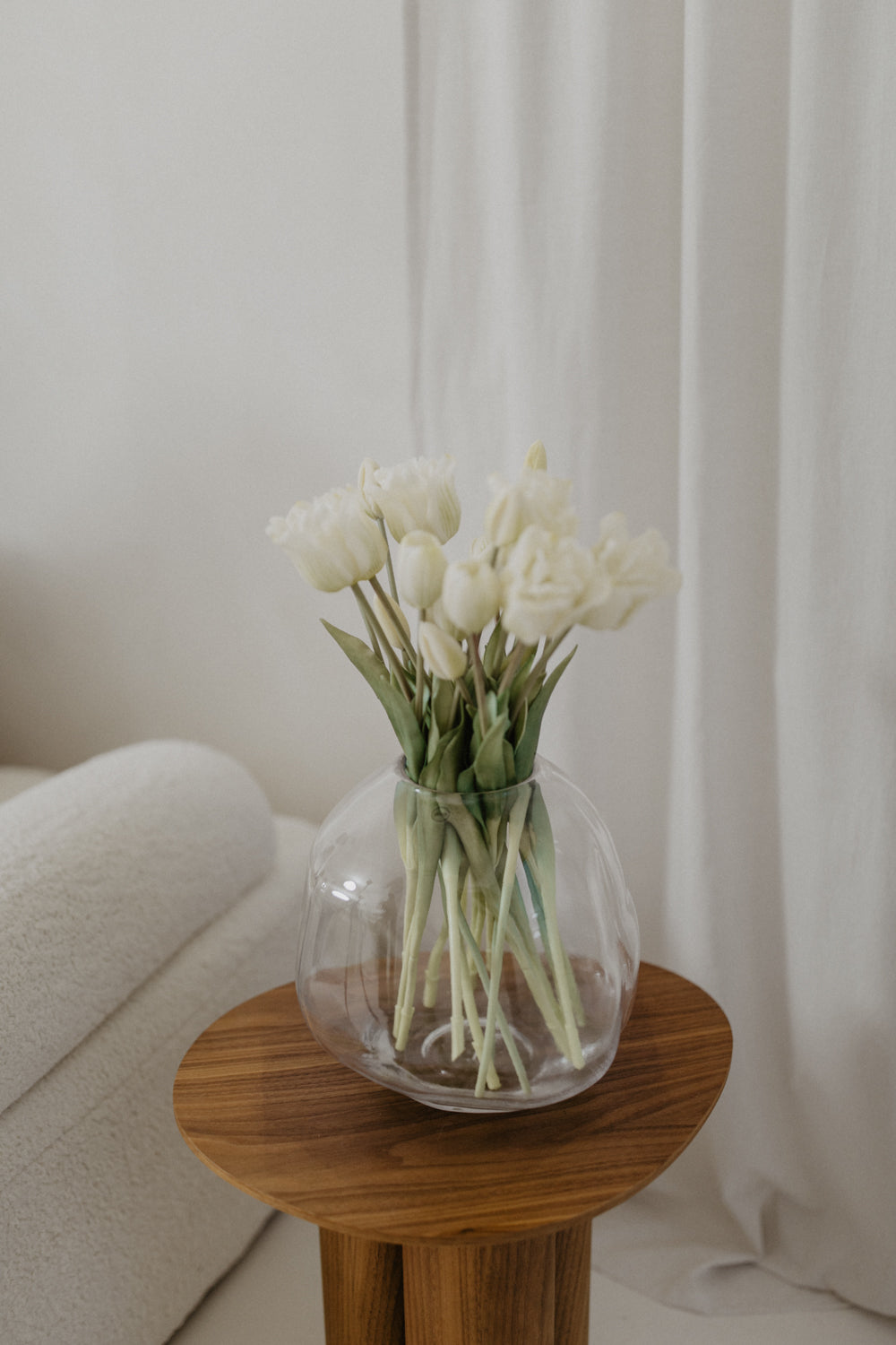 01.08.02 — The Bouquet / White Tulip