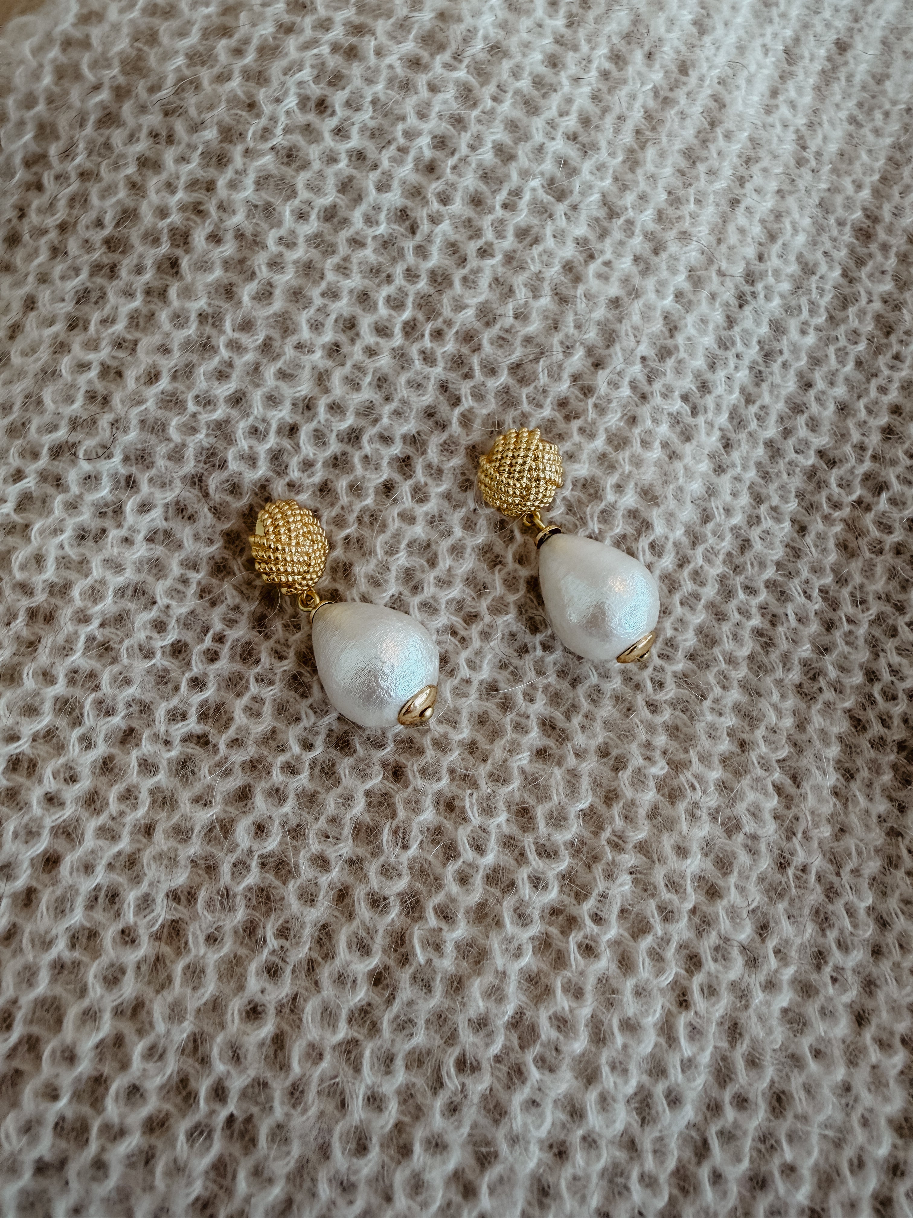 The Pearly Knot