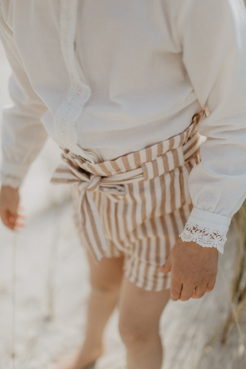 Linen shorts with belt 'coffee stripes'