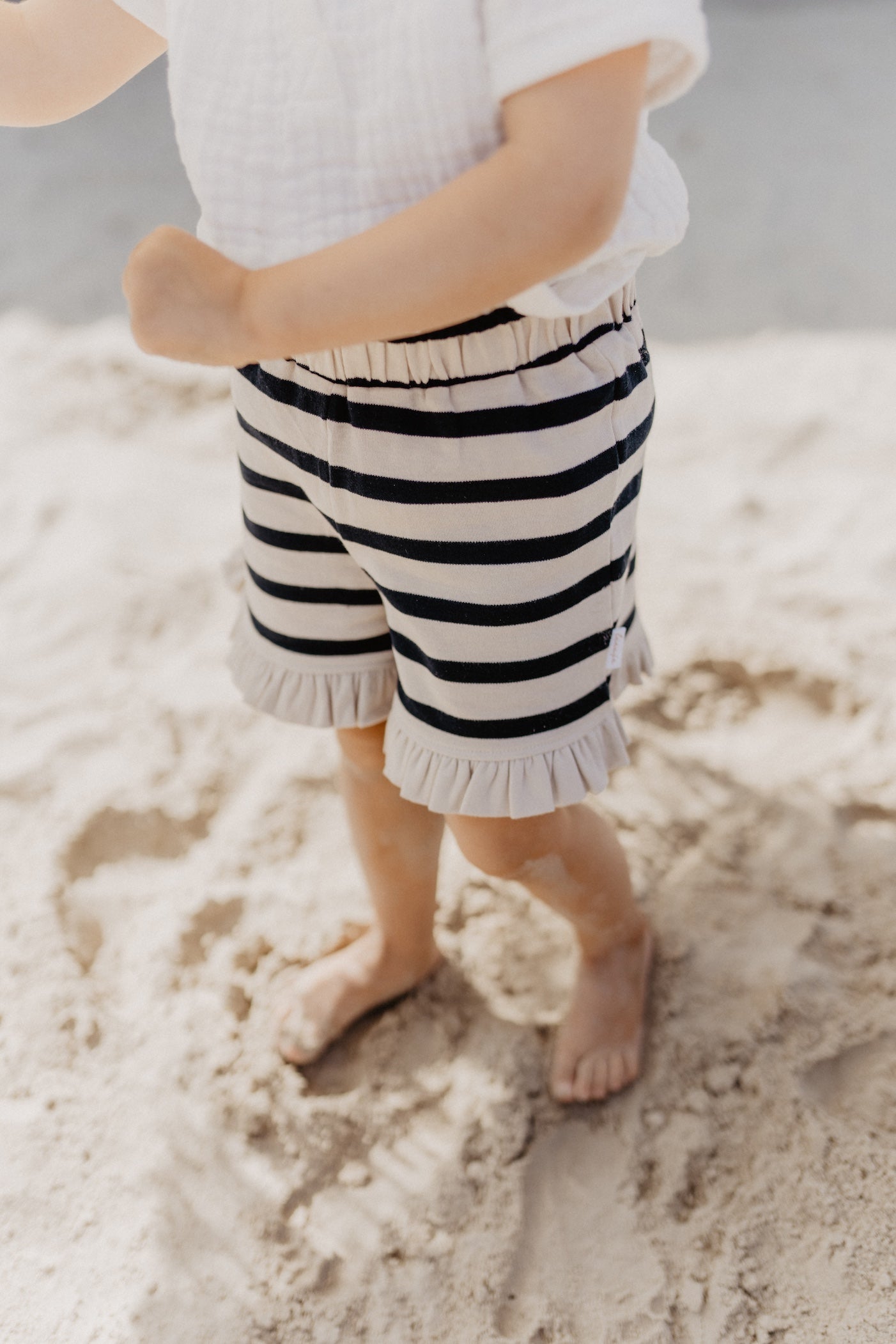 Shorts mit Rüschensaum 'navy stripes'