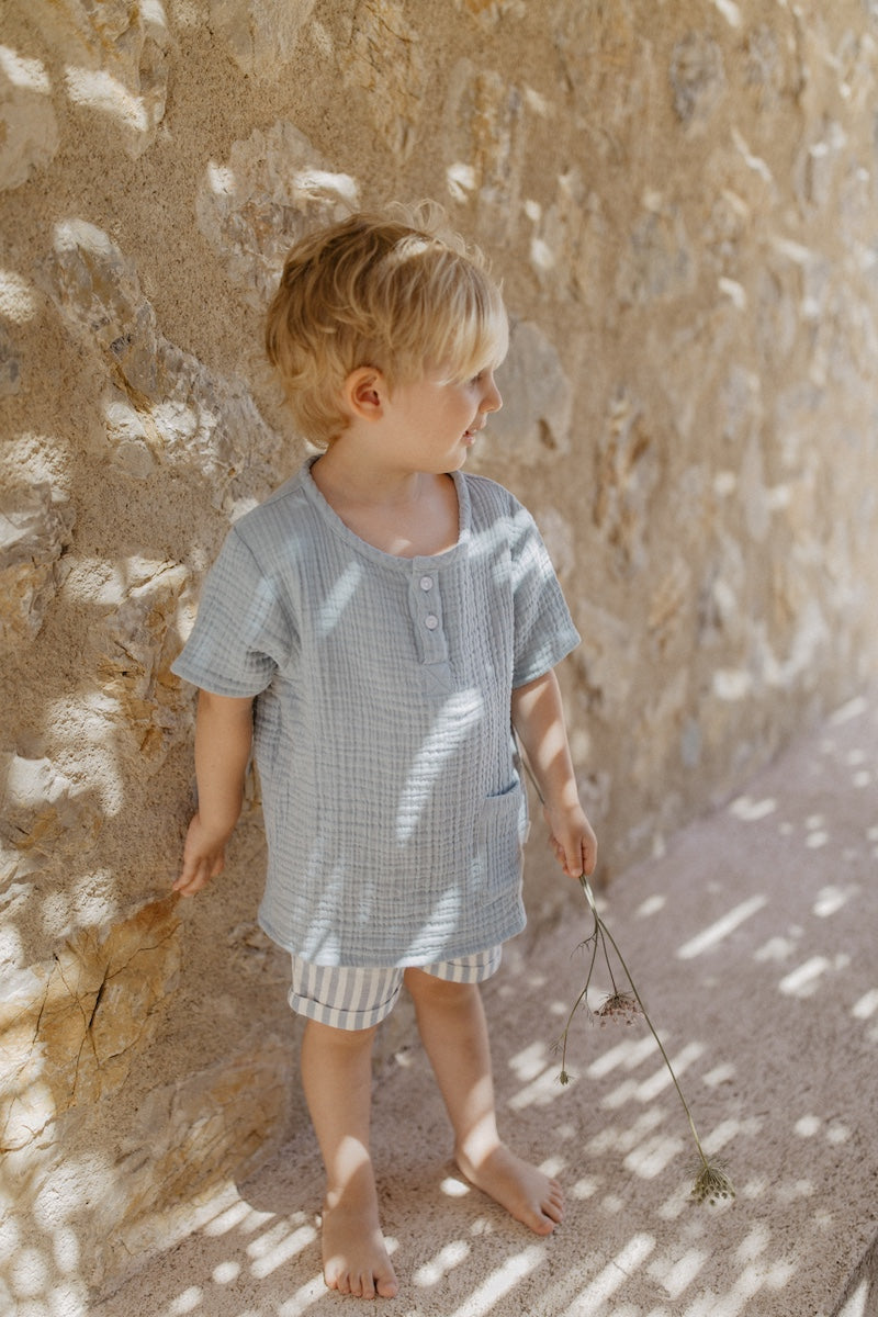 T-Shirt aus Musselin 'clear blue' mit Tasche