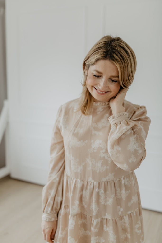 Midikleid Beige Flowers Mit Volants Für Frauen Hw 23/24