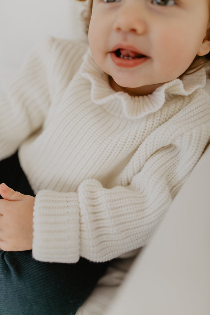 Mini-Me Strickpullover Off White Mit Rüschenkragen Für Mädchen Merinowolle