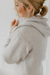 PREMIUM KNITWEAR: Pullover mit Kapuze für Frauen