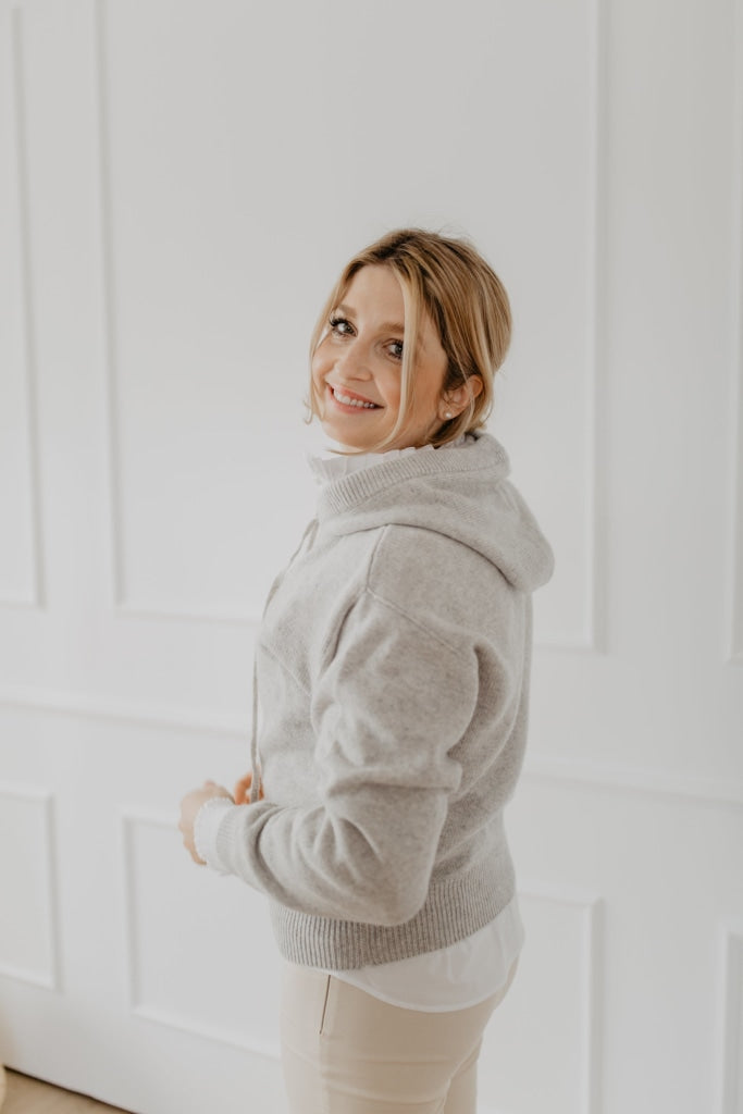 PREMIUM KNITWEAR: Pullover mit Kapuze für Frauen