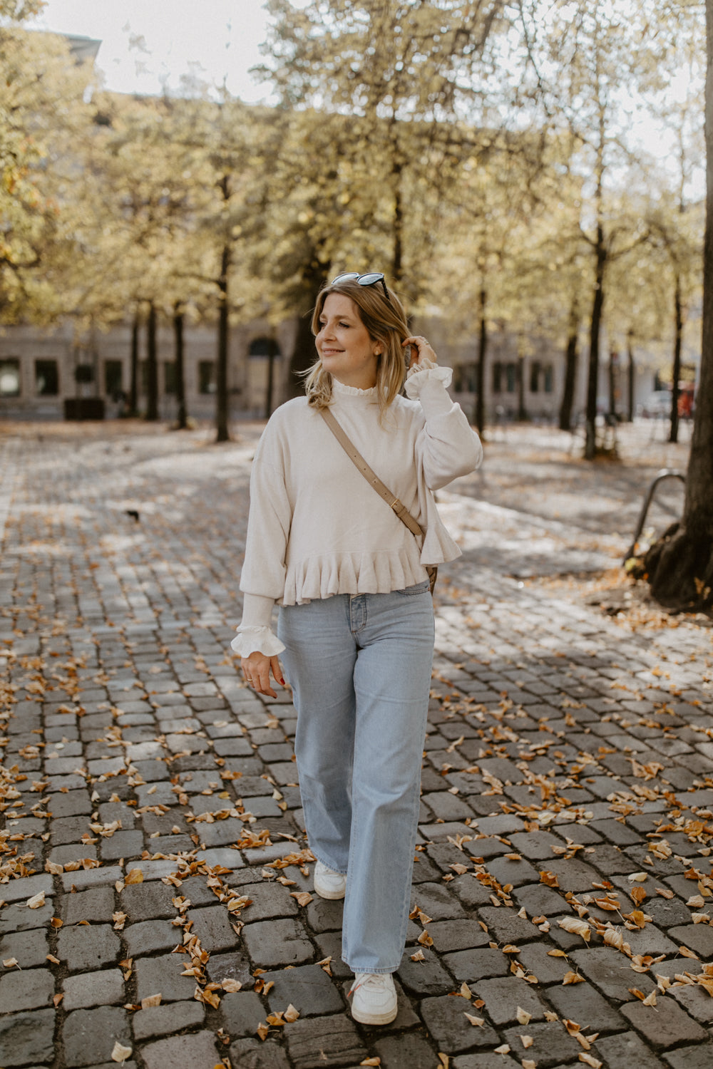 Feinstrickpullover mit Rüschenbund aus Wolle 'Gray Beige'