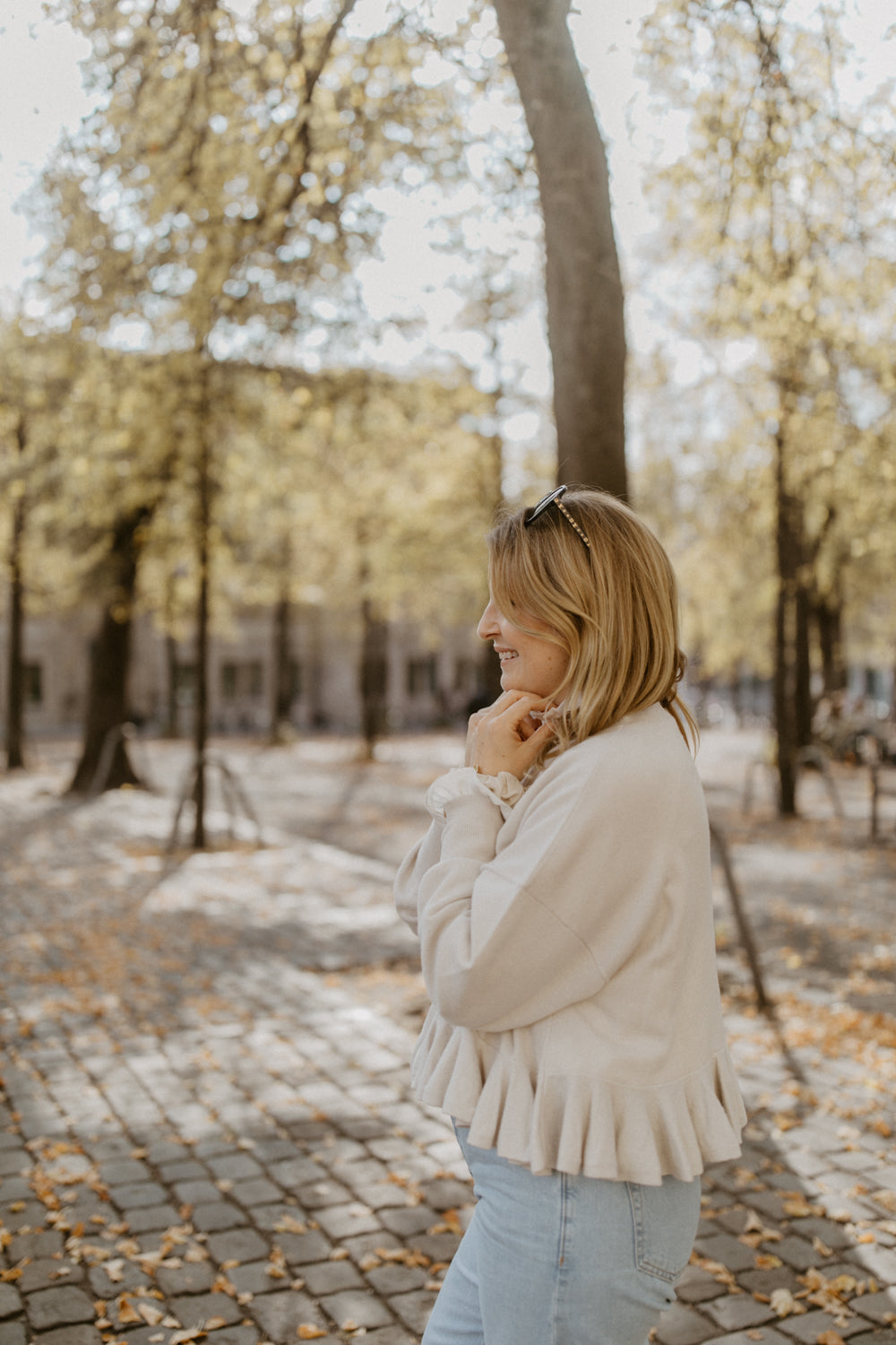 Feinstrickpullover mit Rüschenbund aus Wolle 'Gray Beige'